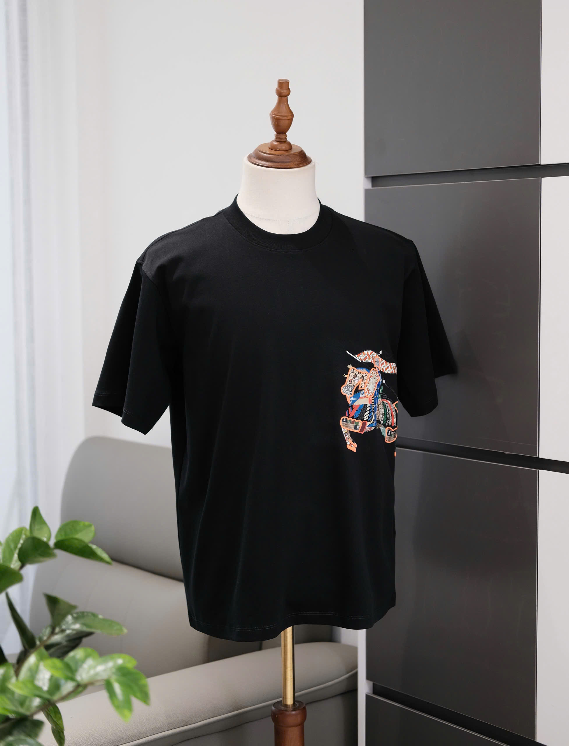 Áo phông T shirt Burberry BBR Kỵ Sỹ Ngựa Bay tag wash sườn thổ cẩm Like Auth S-L DDT\Đen