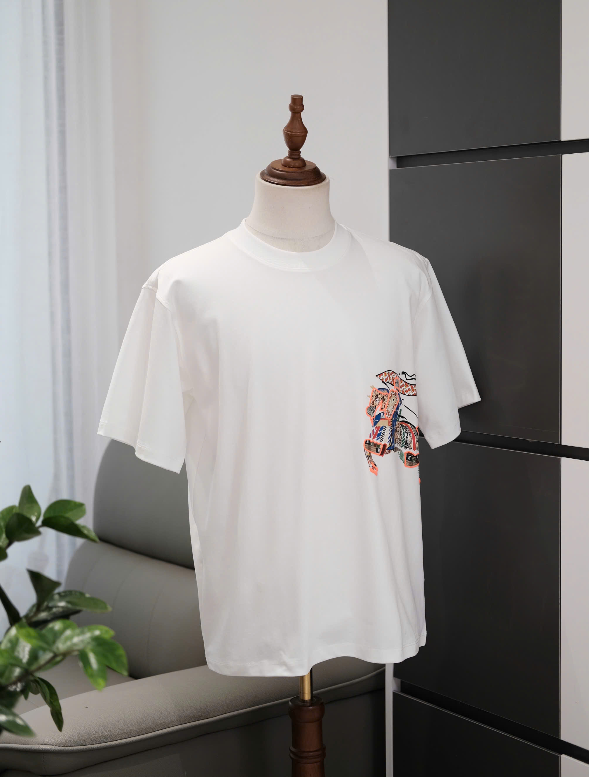 Áo phông T shirt Burberry BBR Kỵ Sỹ Ngựa Bay tag wash sườn thổ cẩm Like Auth S-L DDT\Trắng