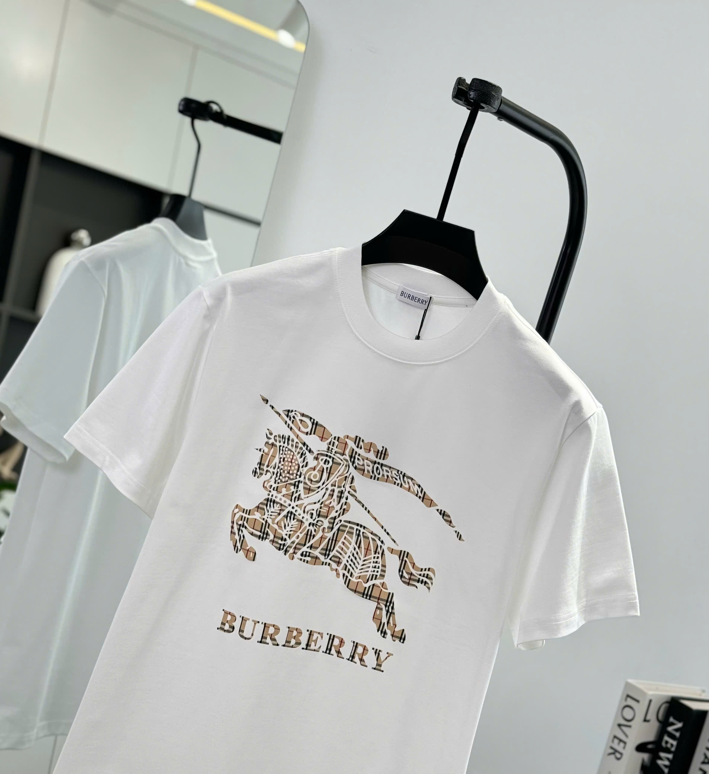 Áo phông T shirt Burberry BBR Trắng logo ngực wash ngựa bay kỵ sỹ Like Auth S-L DDT