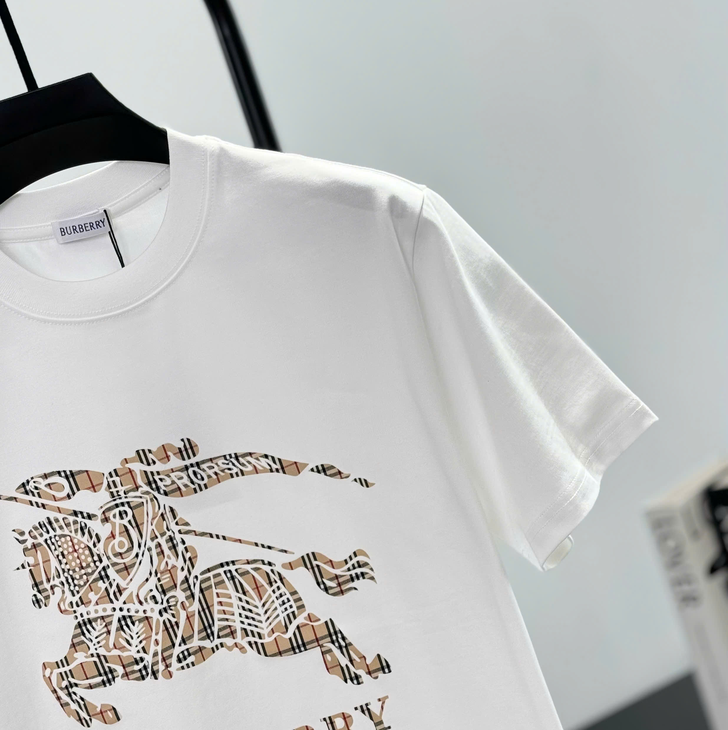 Áo phông T shirt Burberry BBR Trắng logo ngực wash ngựa bay kỵ sỹ Like Auth S-L DDT