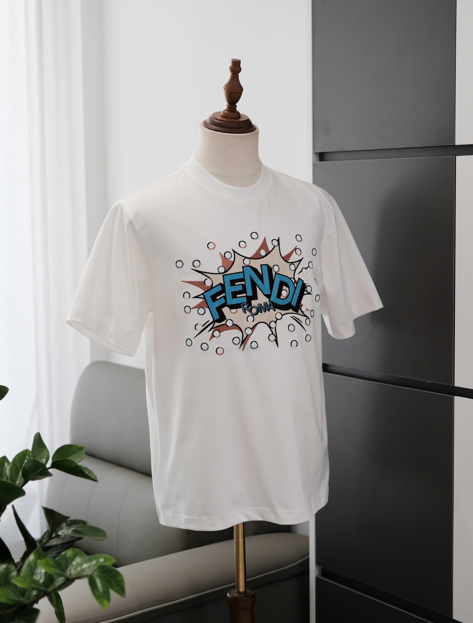 Áo phông T shirt Fendi FD logo thêu wash ngực Like Auth S-L DDT\Trắng