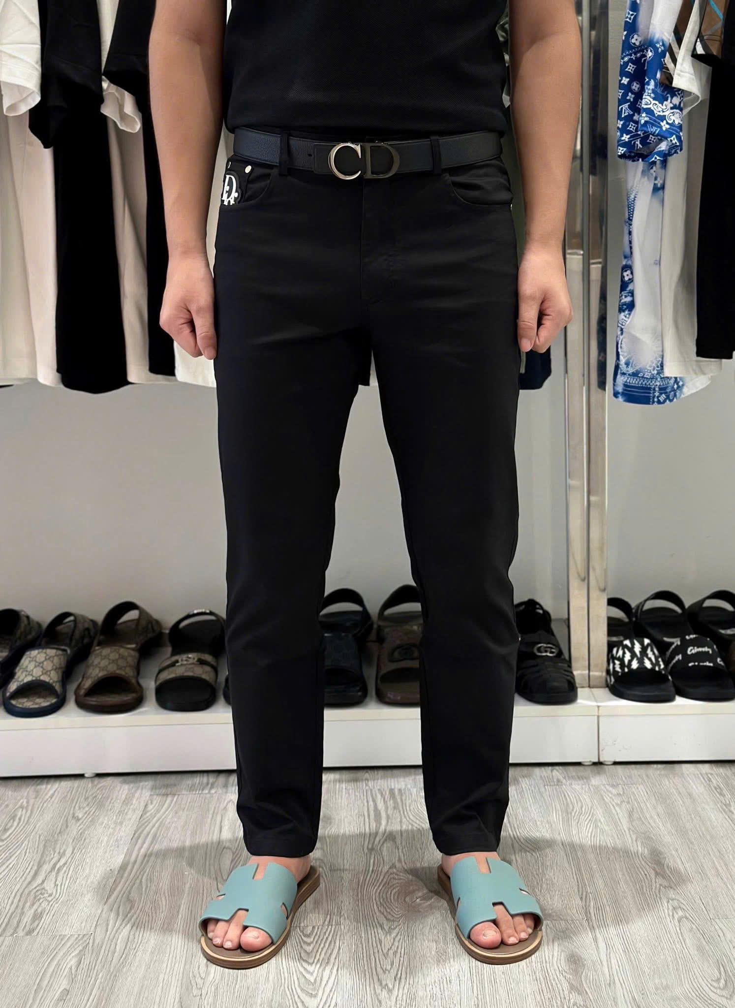 Quần kaki Dior CD Đen logo tag bạc túi sau Like Auth 28-36 DDT