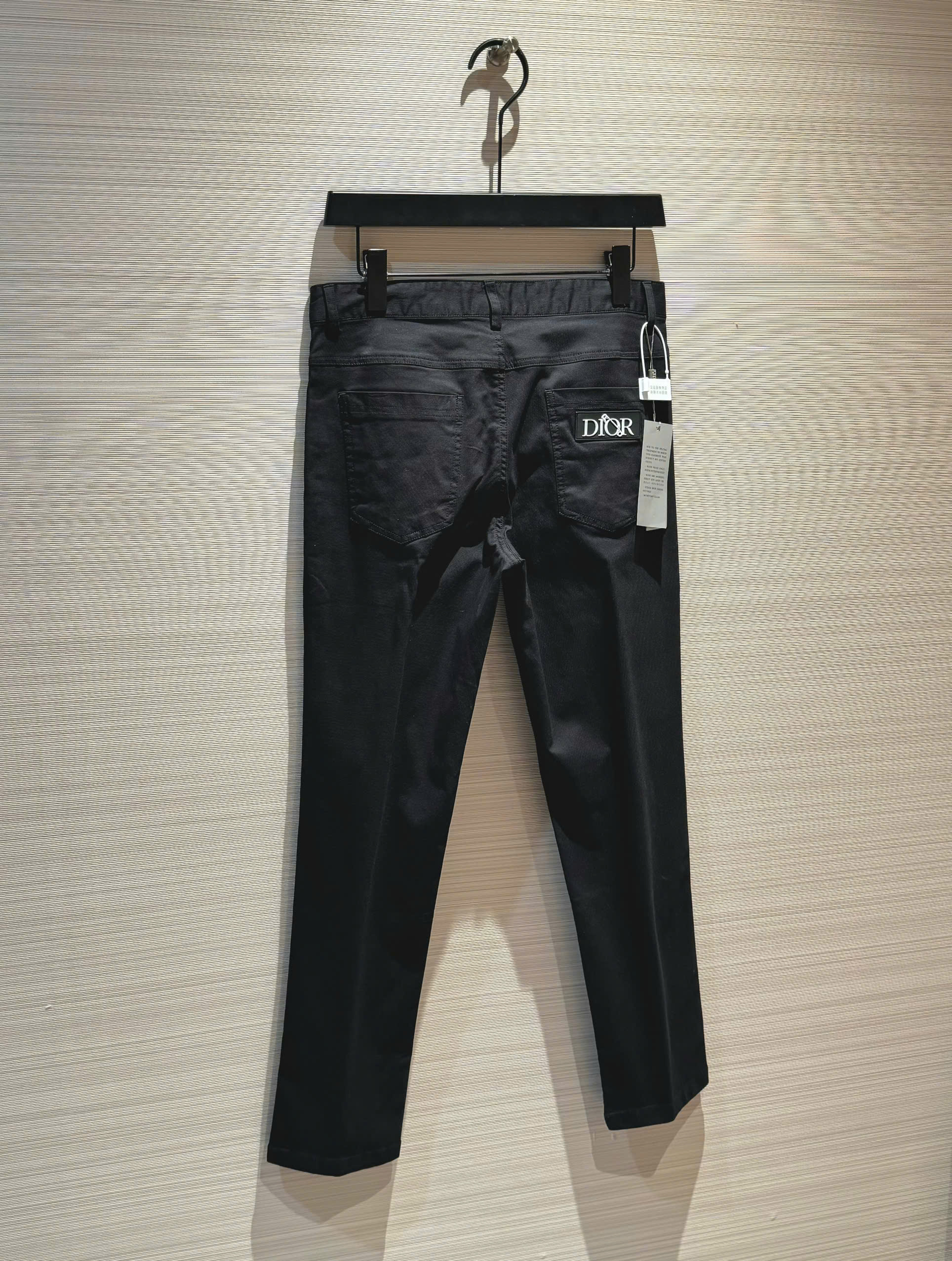 Quần kaki Dior CD Đen logo tag bạc túi sau Like Auth 28-36 DDT