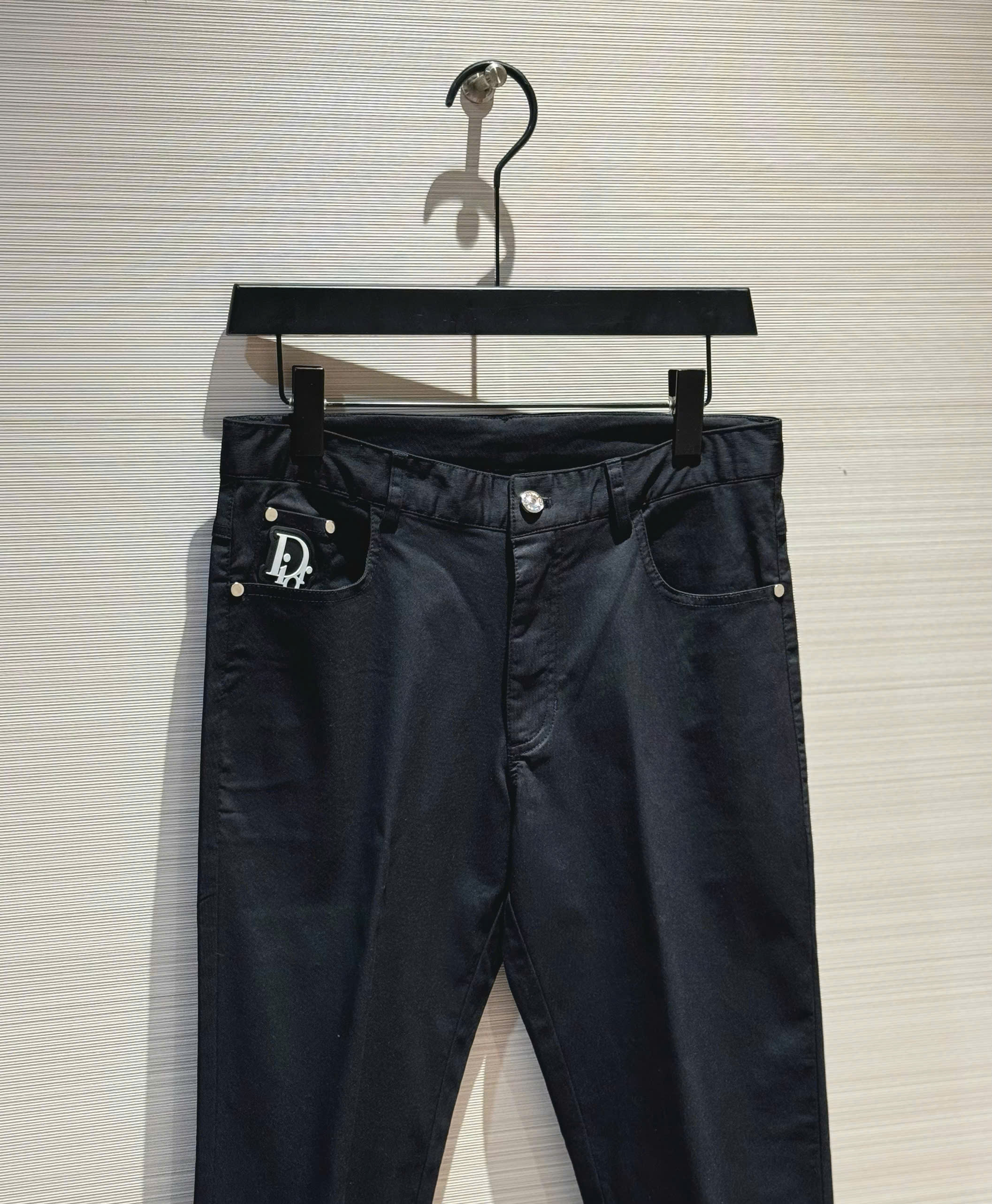 Quần kaki Dior CD Đen logo tag bạc túi sau Like Auth 28-36 DDT