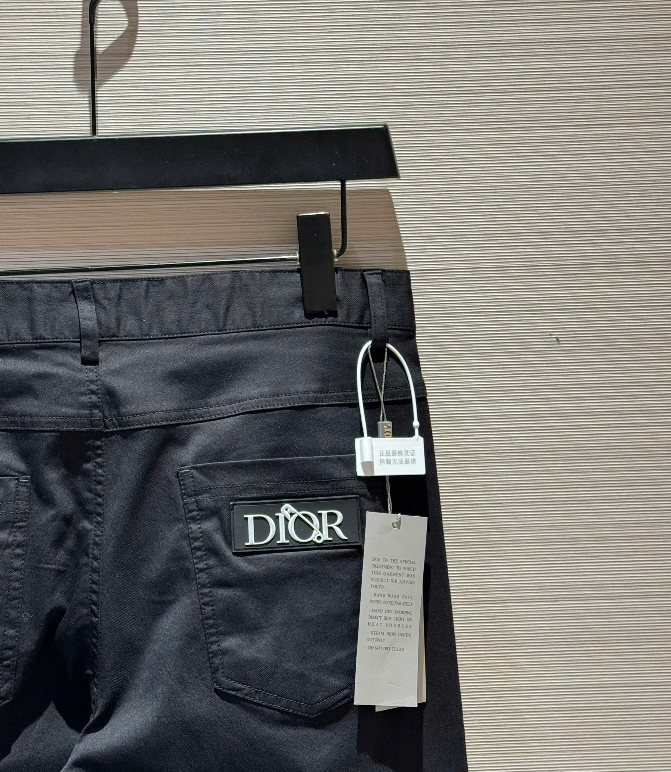 Quần kaki Dior CD Đen logo tag bạc túi sau Like Auth 28-36 DDT