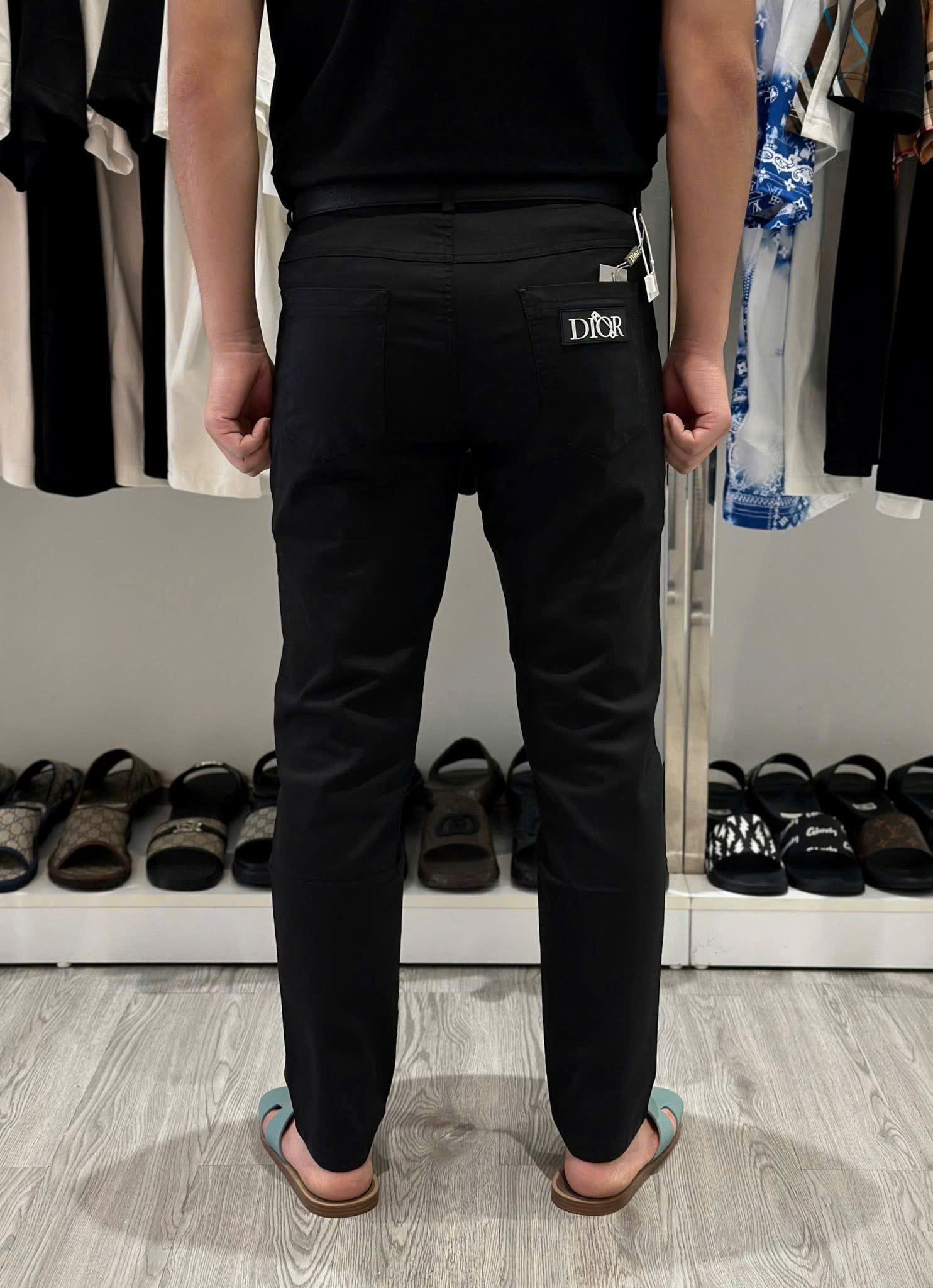 Quần kaki Dior CD Đen logo tag bạc túi sau Like Auth 28-36 DDT