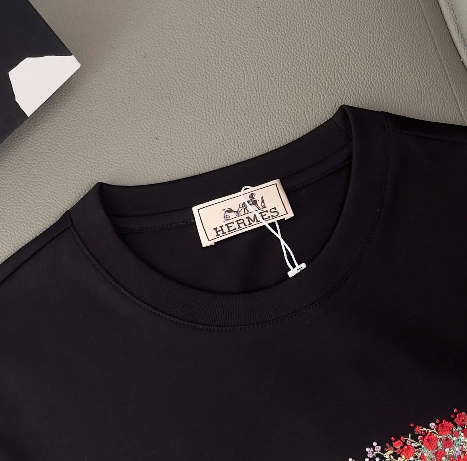 Áo phông T shirt Hermes HM họa tiết Ngựa hoa bay đính đá Like Auth S-XL DDT\Đen