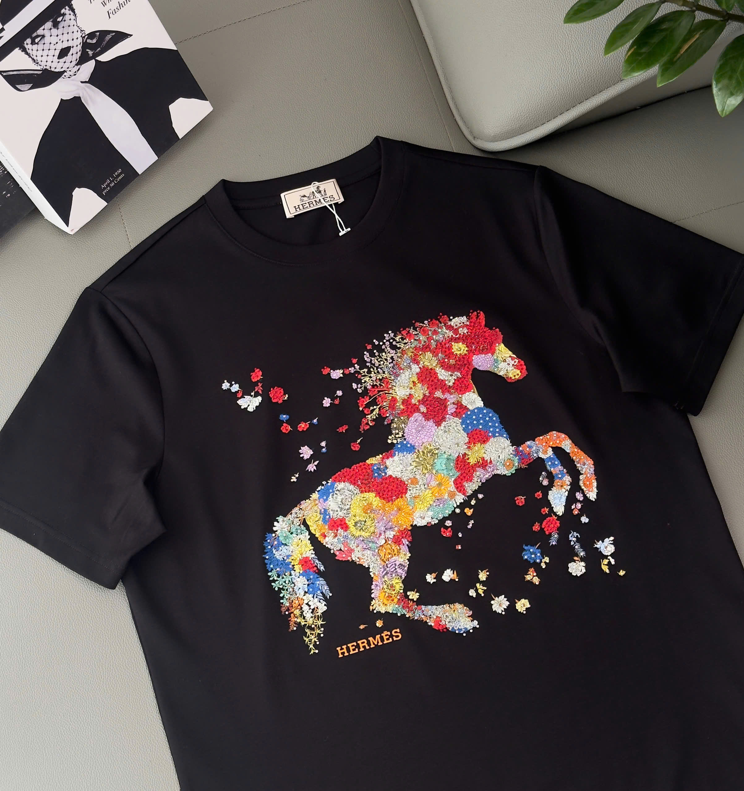 Áo phông T shirt Hermes HM họa tiết Ngựa hoa bay đính đá Like Auth S-XL DDT\Đen