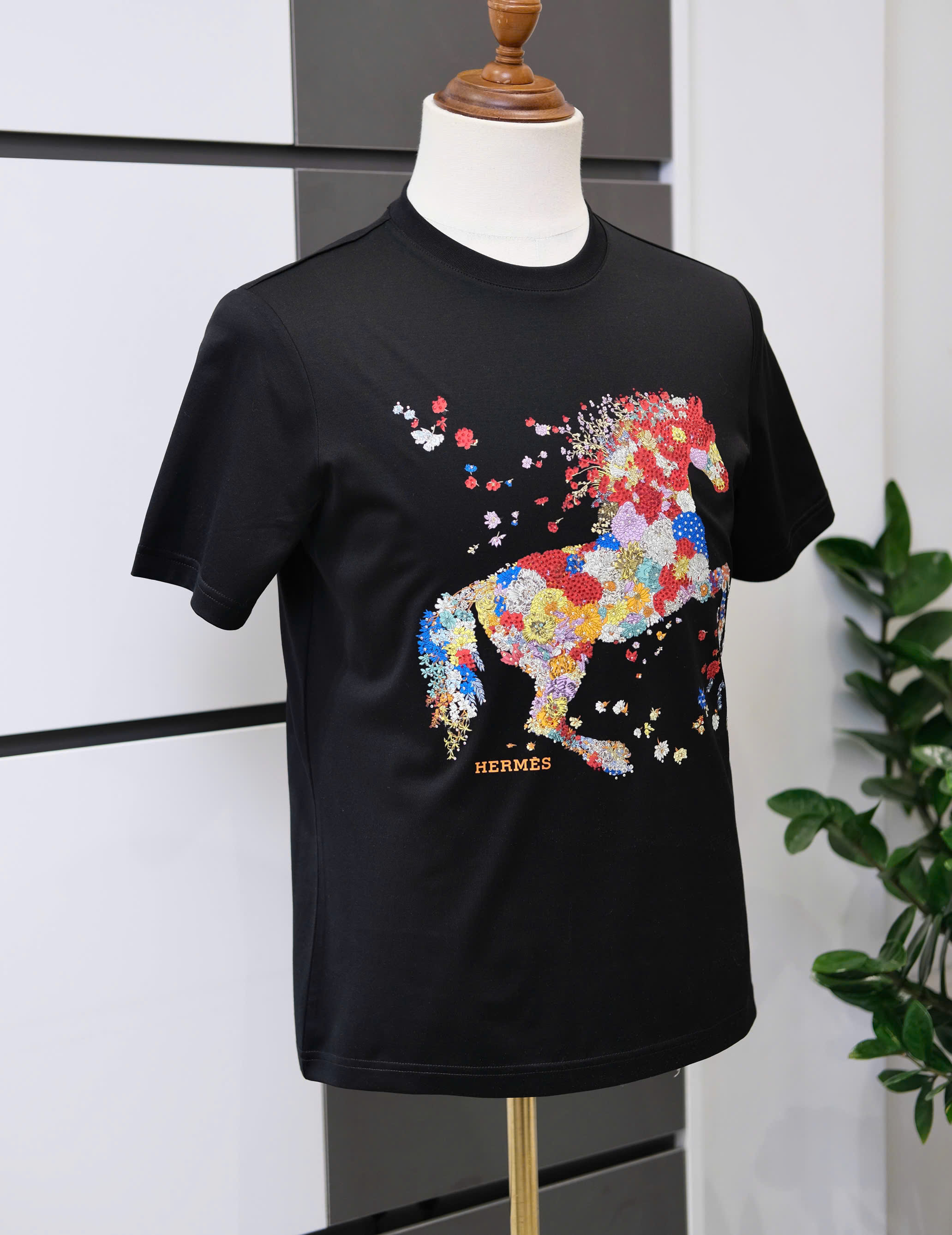 Áo phông T shirt Hermes HM họa tiết Ngựa hoa bay đính đá Like Auth S-XL DDT\Đen