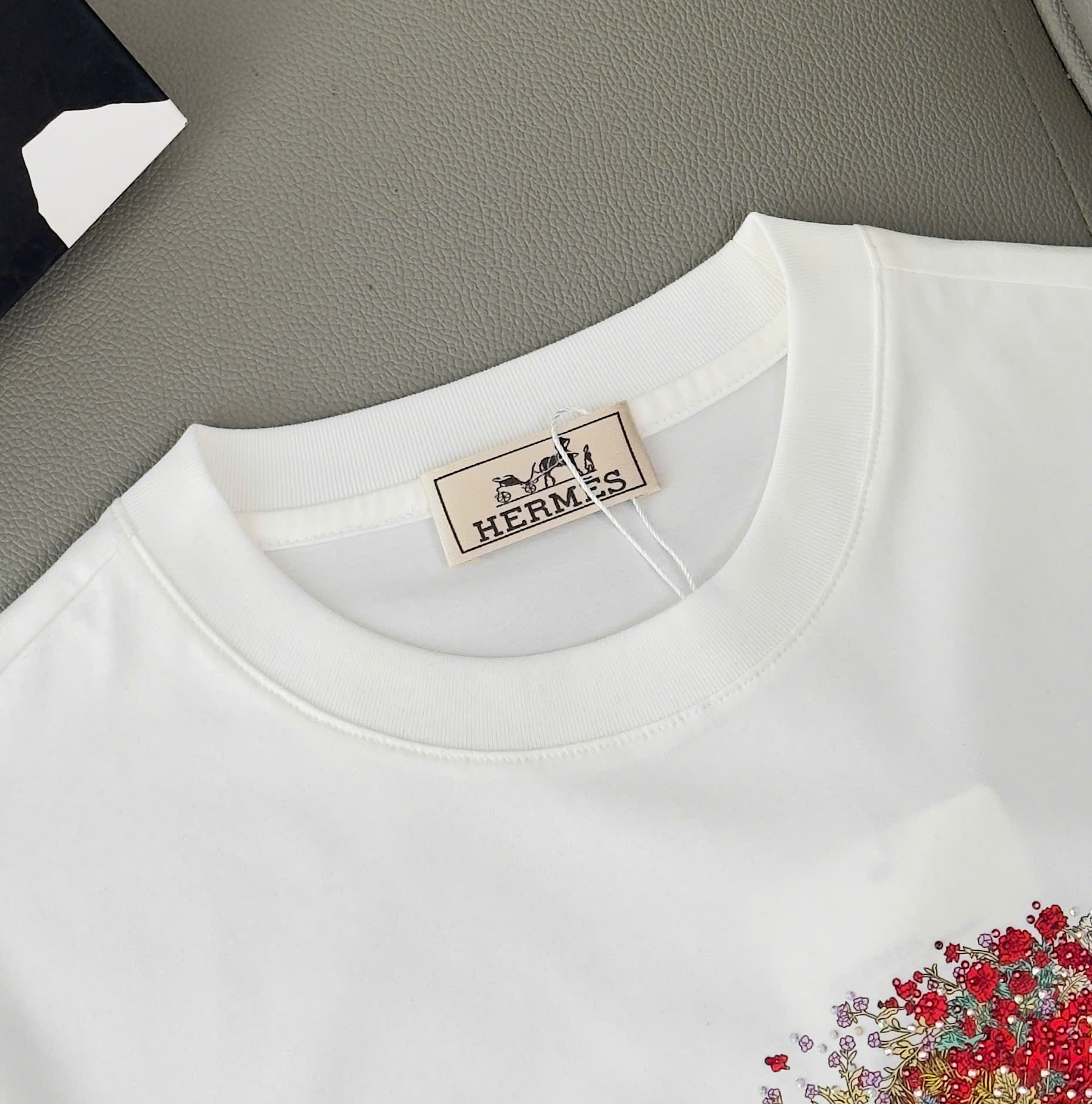 Áo phông T shirt Hermes HM họa tiết Ngựa hoa bay đính đá Like Auth S-XL DDT\Trắng