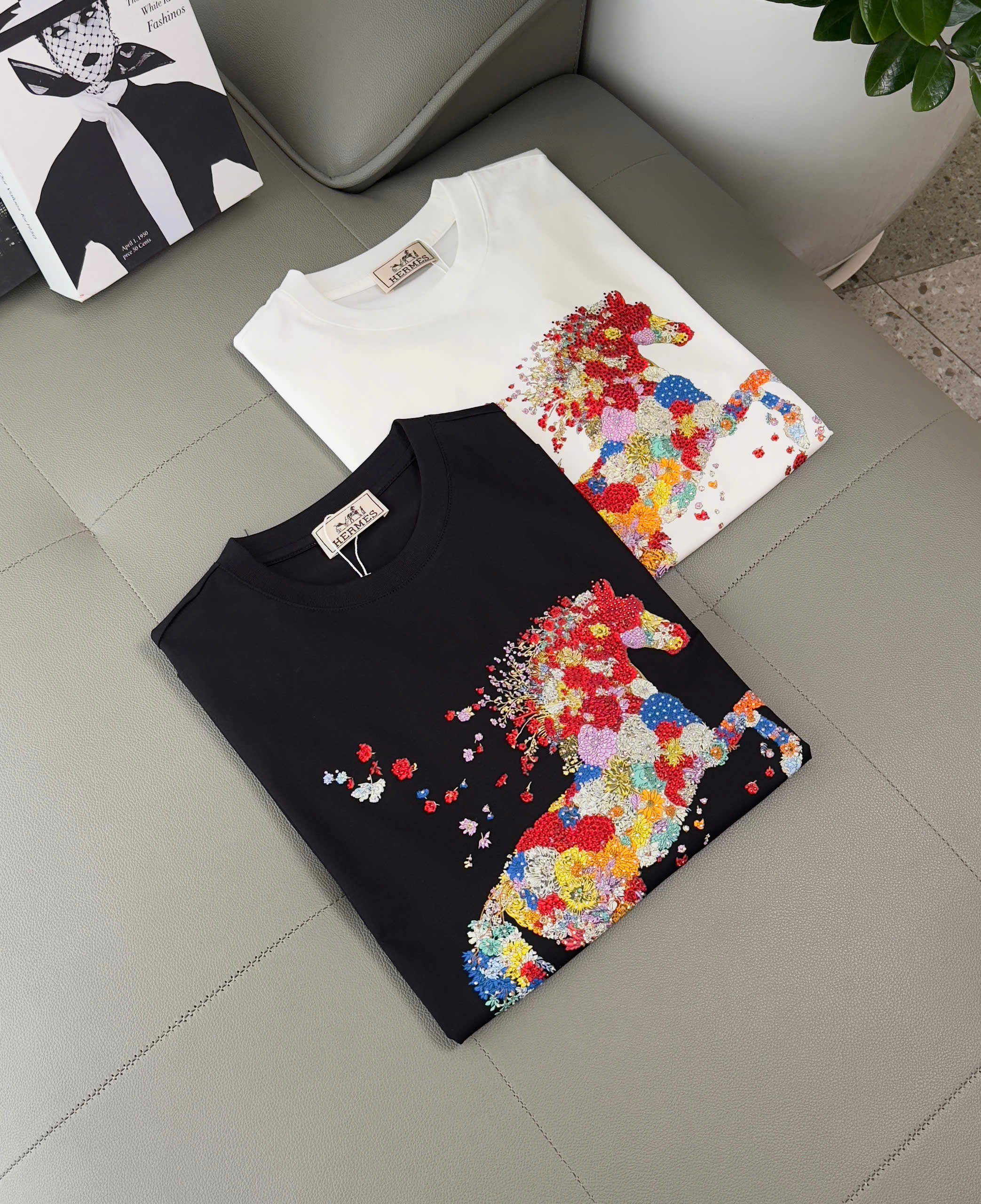 Áo phông T shirt Hermes HM họa tiết Ngựa hoa bay đính đá Like Auth S-XL DDT\Trắng