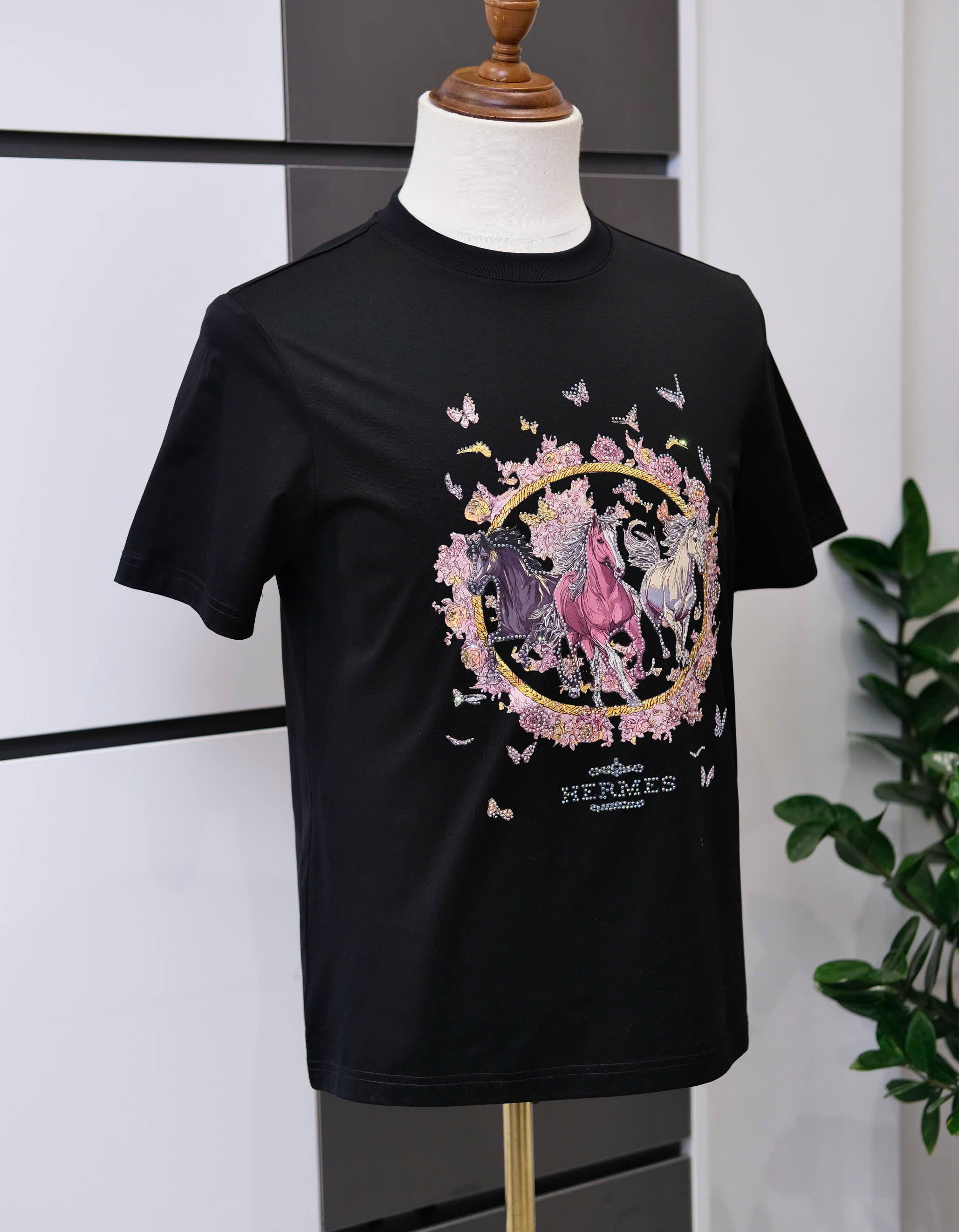Áo phông T shirt Hermes HM họa tiết Ngựa Phi đình hạt cườm Like Auth S-XL DDT\Đen