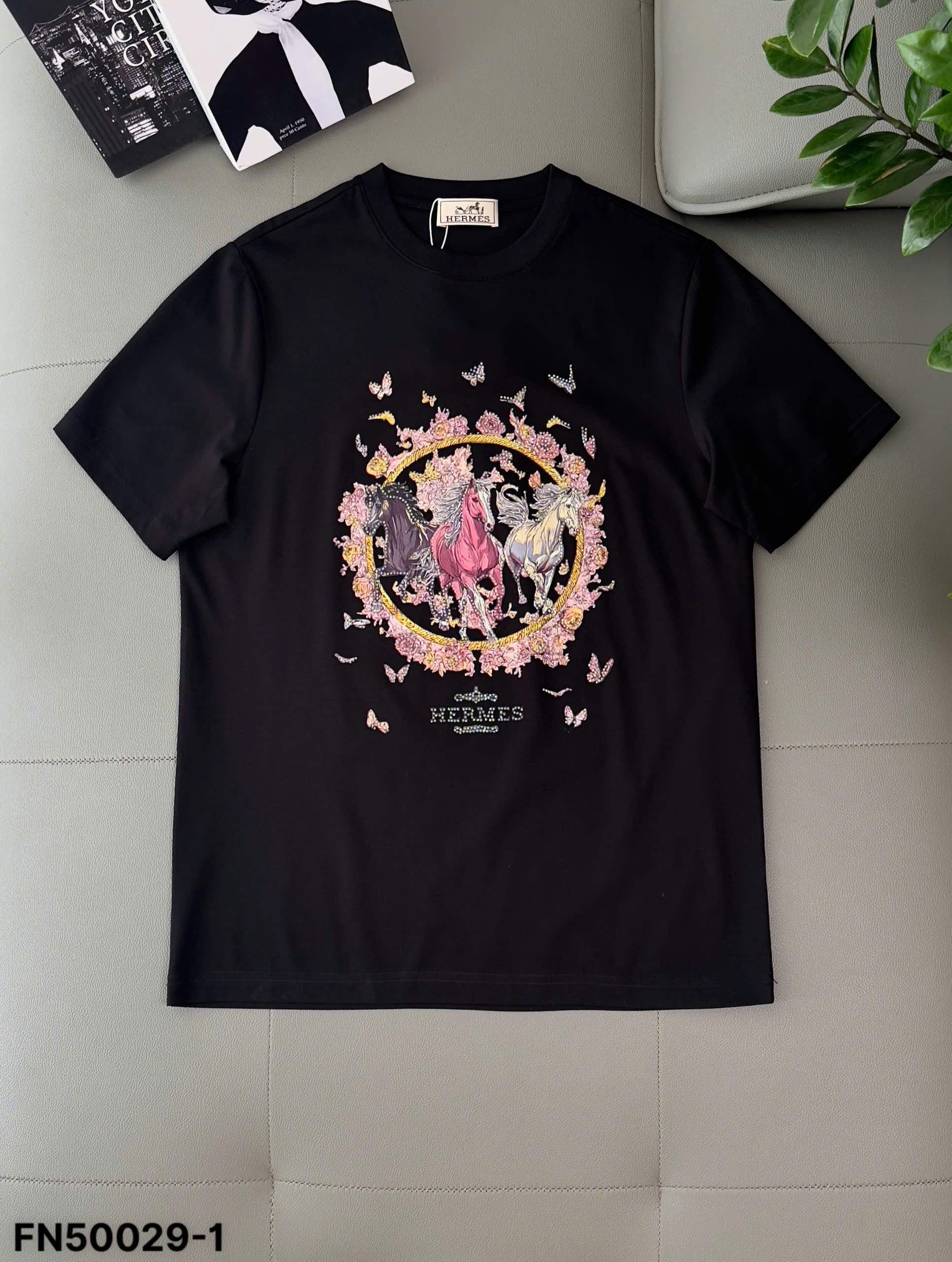 Áo phông T shirt Hermes HM họa tiết Ngựa Phi đình hạt cườm Like Auth S-XL DDT\Đen