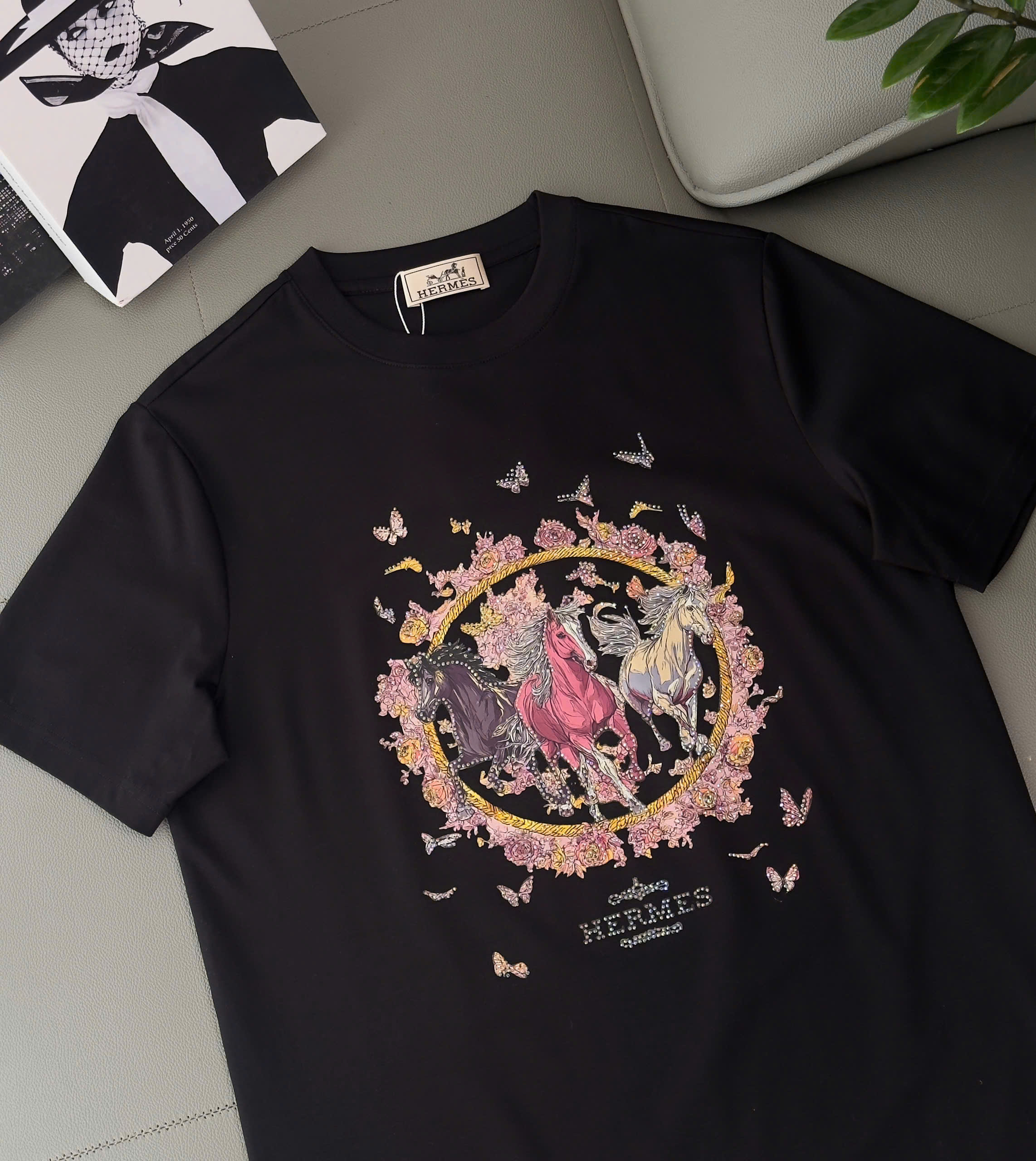 Áo phông T shirt Hermes HM họa tiết Ngựa Phi đình hạt cườm Like Auth S-XL DDT\Đen