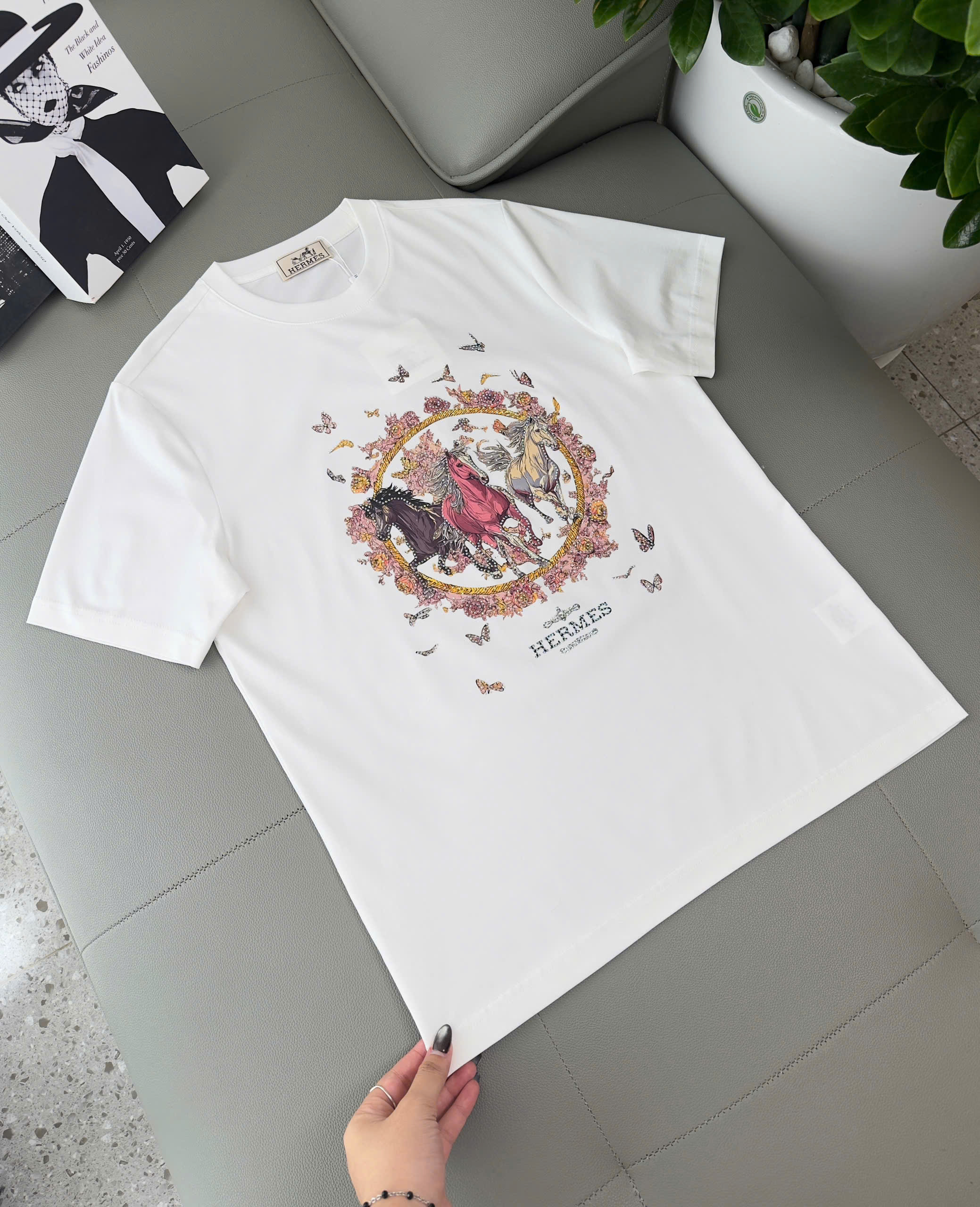 Áo phông T shirt Hermes HM họa tiết Ngựa Phi đình hạt cườm Like Auth S-XL DDT\Trắng