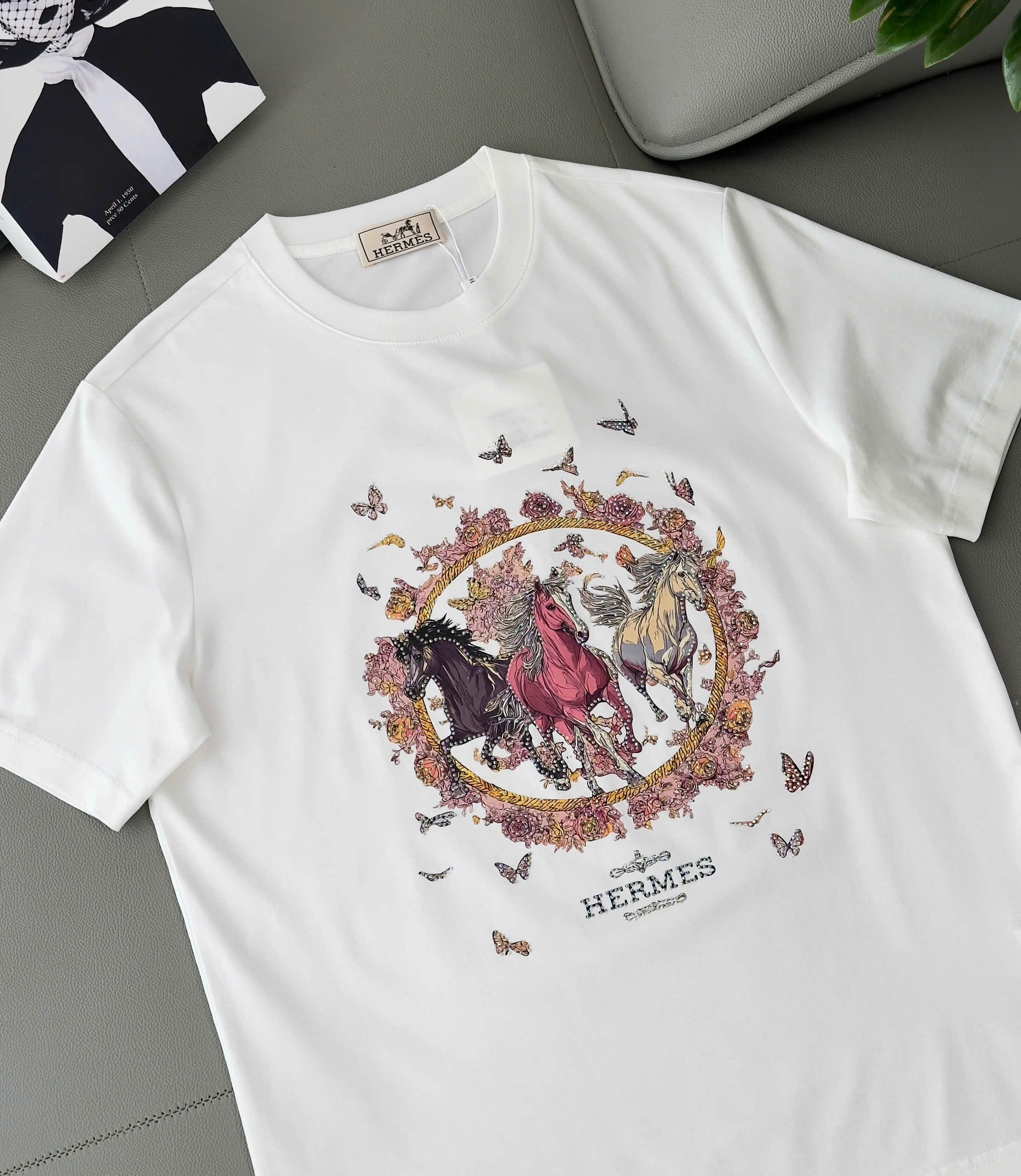 Áo phông T shirt Hermes HM họa tiết Ngựa Phi đình hạt cườm Like Auth S-XL DDT\Trắng