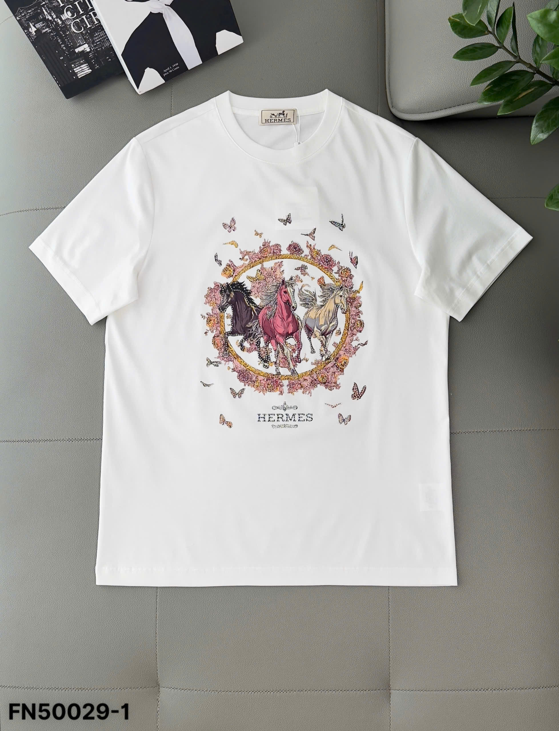 Áo phông T shirt Hermes HM họa tiết Ngựa Phi đình hạt cườm Like Auth S-XL DDT\Trắng