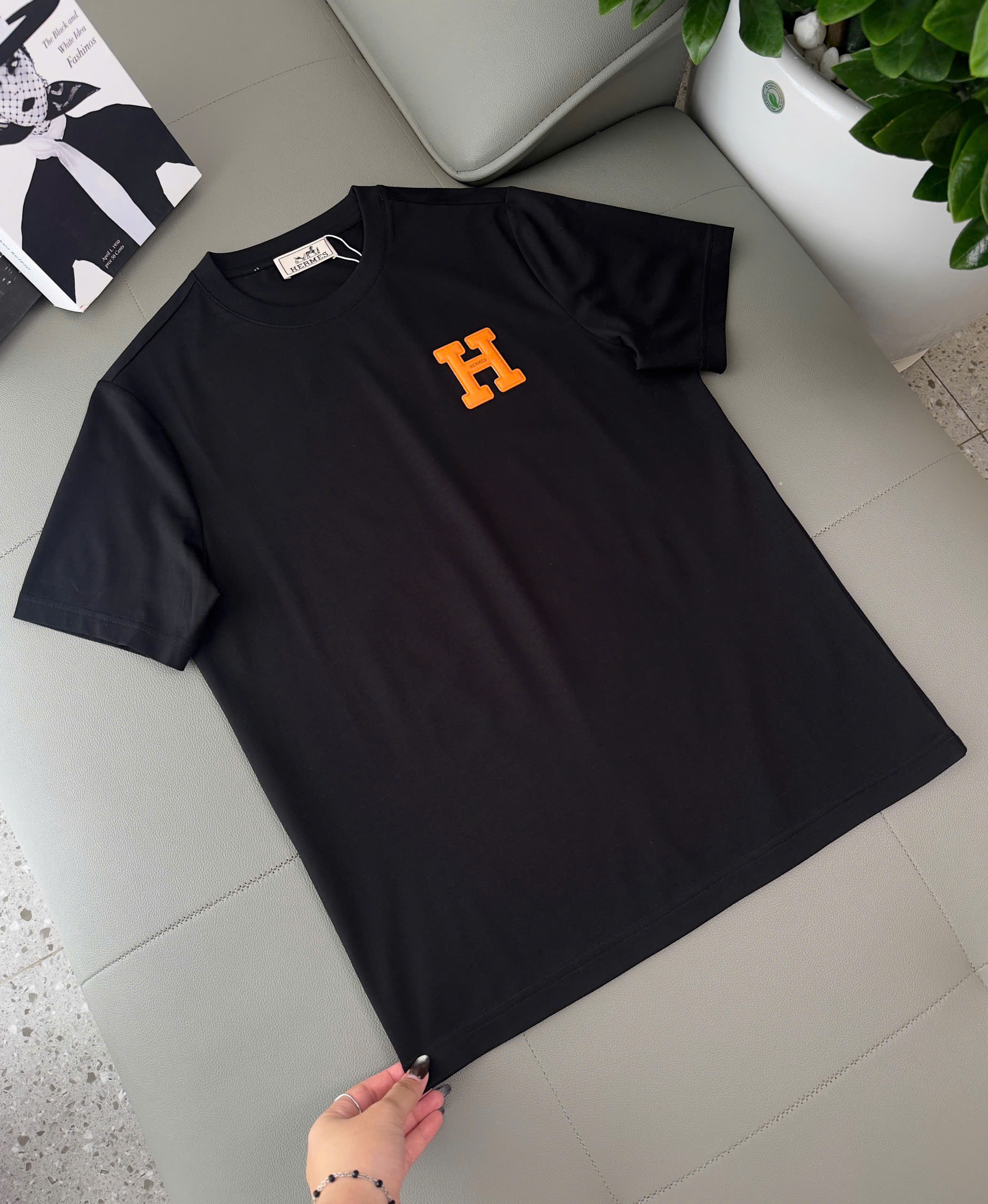 Áo phông T shirt Hermes HM logo chữ H tag da ngực Like Auth S-XL DDT\Đen