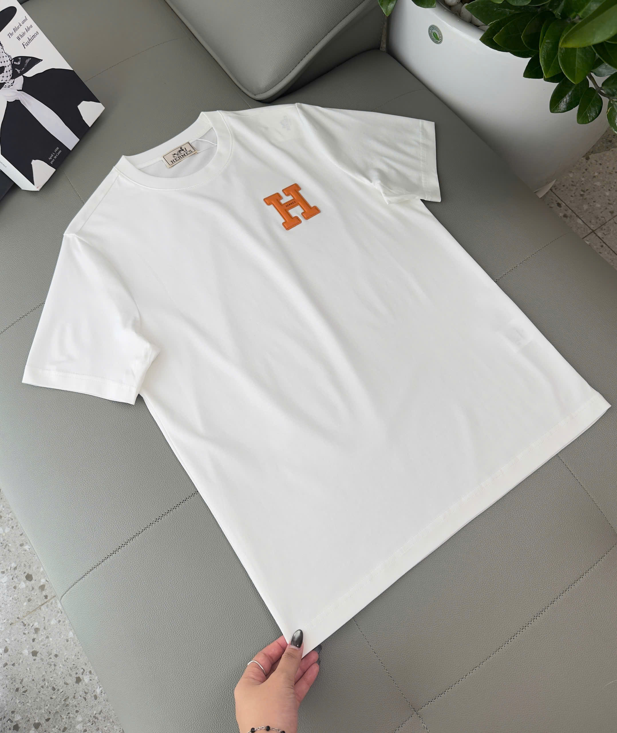 Áo phông T shirt Hermes HM logo chữ H tag da ngực Like Auth S-XL DDT\trắng