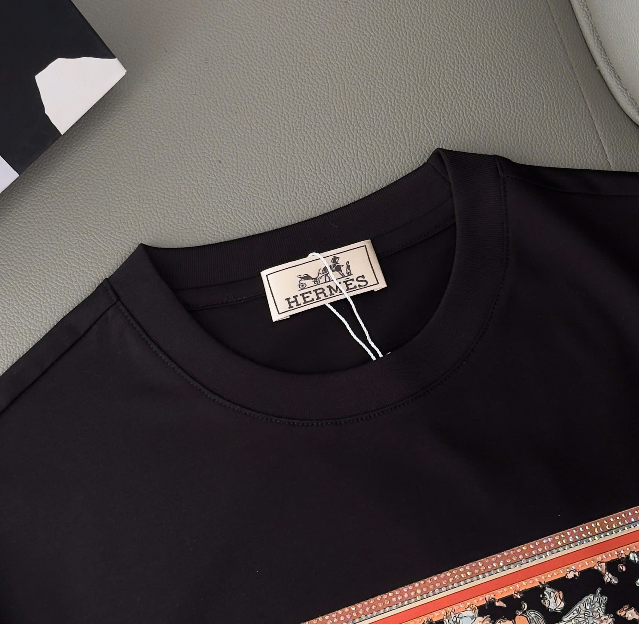 Áo phông T shirt Hermes HM wash ô vuông Cam ngực hình đính đá Like Auth S-XL DDT\Đen