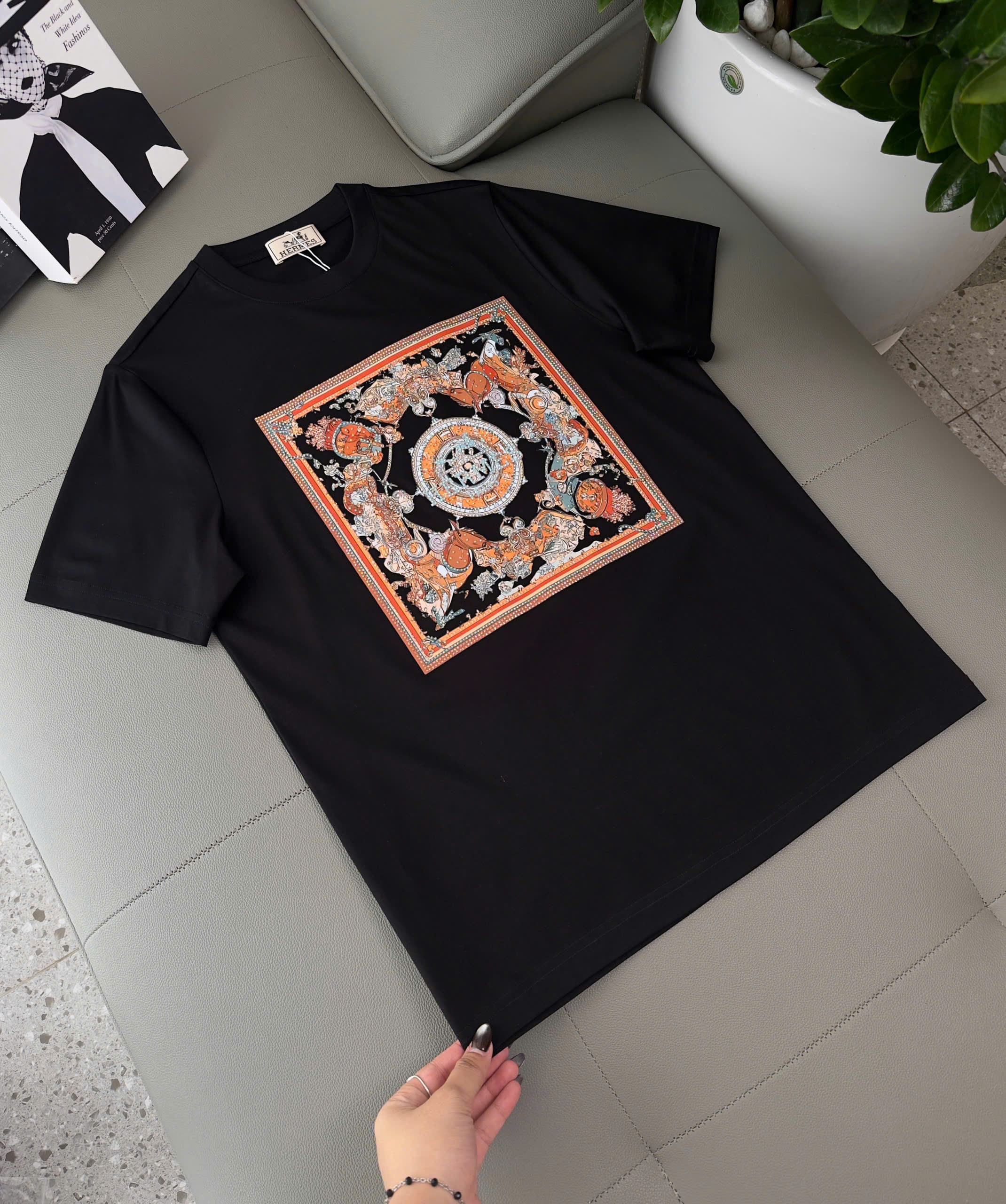 Áo phông T shirt Hermes HM wash ô vuông Cam ngực hình đính đá Like Auth S-XL DDT\Đen