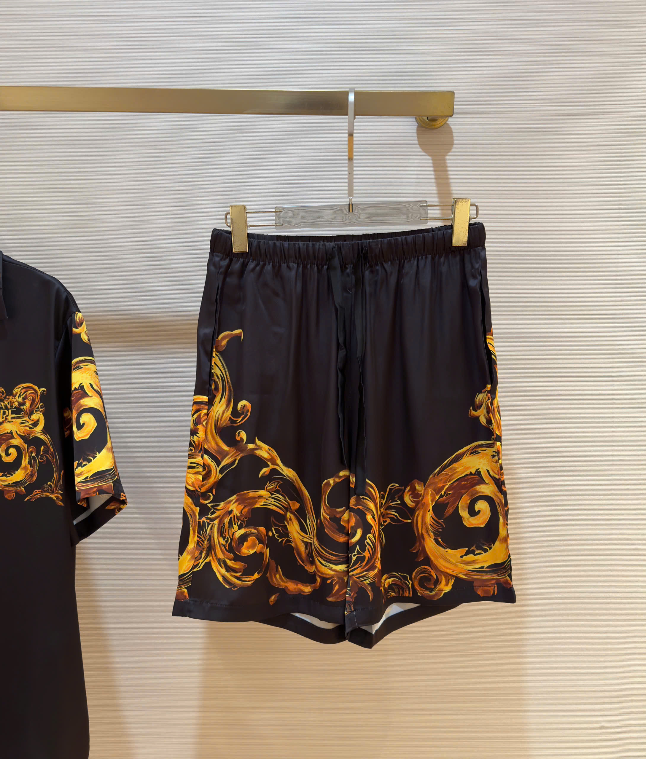 Bộ, Set lụa Versace VS Đen họa tiết hoa văn quý tộc Vàng Like Auth on web DDT