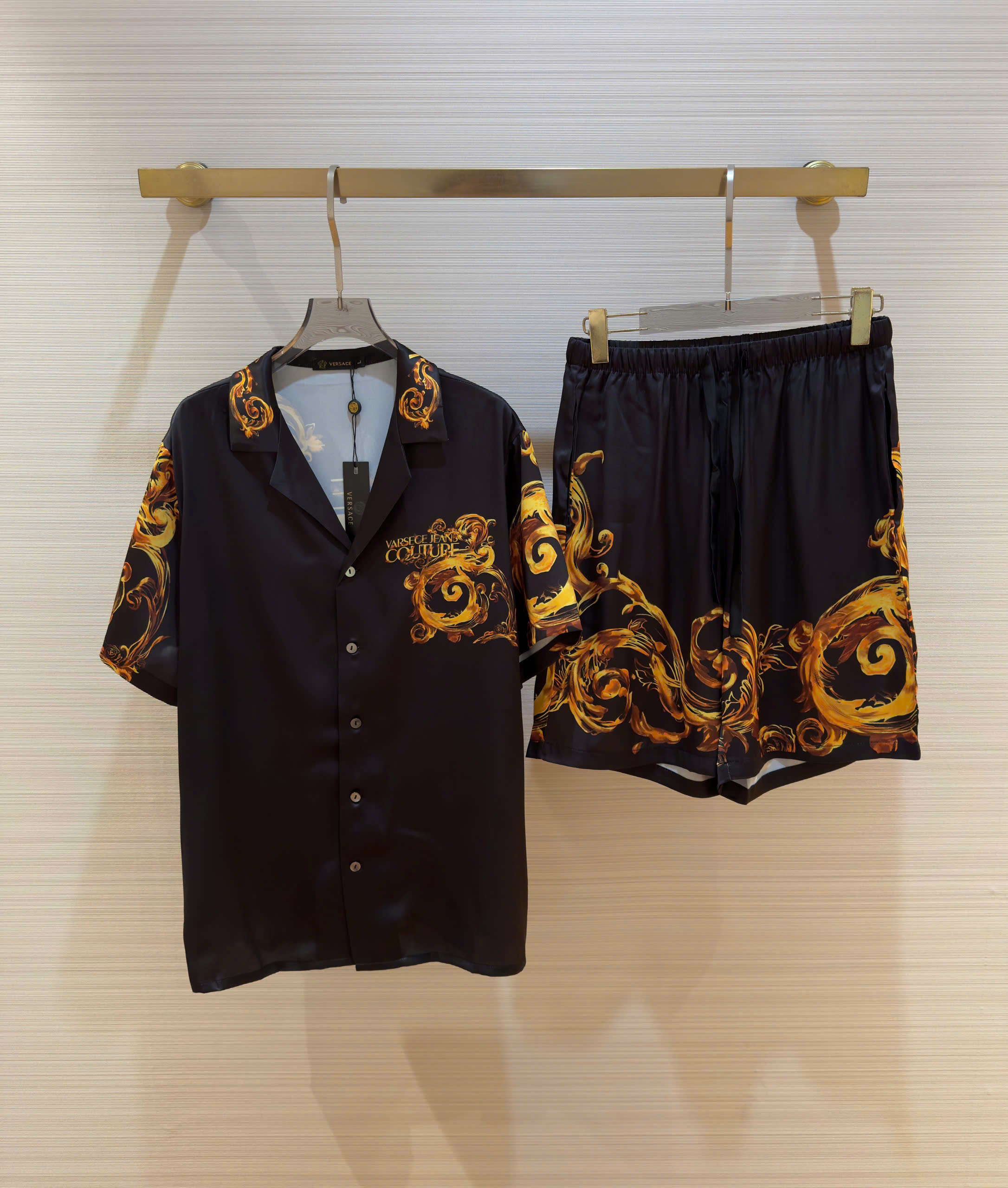 Bộ, Set lụa Versace VS Đen họa tiết hoa văn quý tộc Vàng Like Auth on web DDT