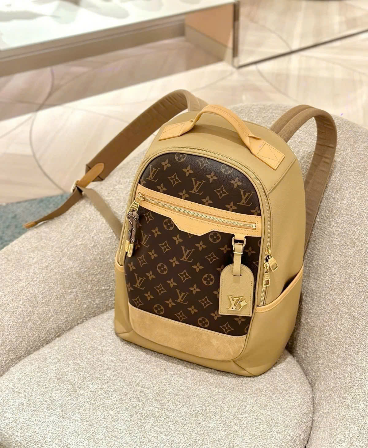 Balo Louis Vuitton LV Outdoor Backpack Nâu Be phối da lộn Like Auth PLD