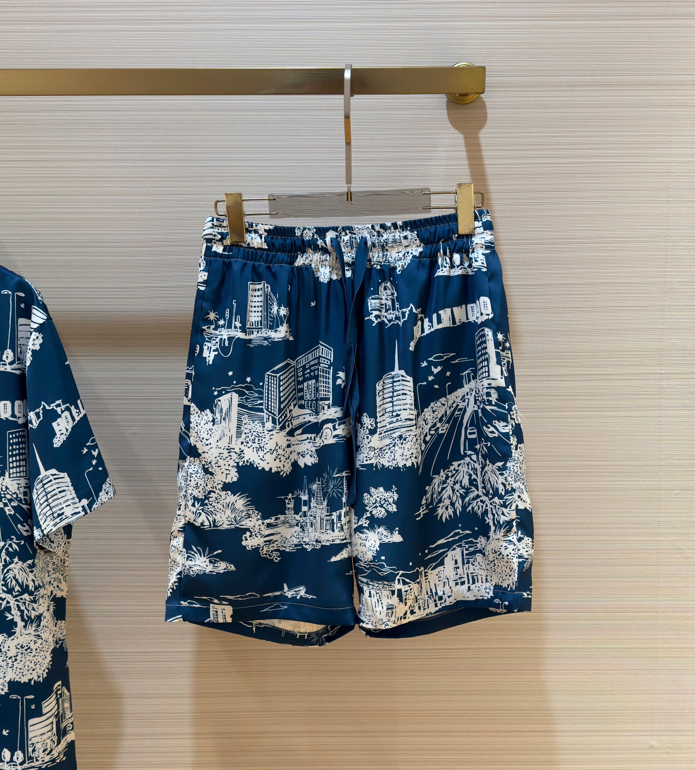 Bộ, Set lụa Amiri Xanh dương họa tiết tòa nhà Trắng Like Auth on web DDT