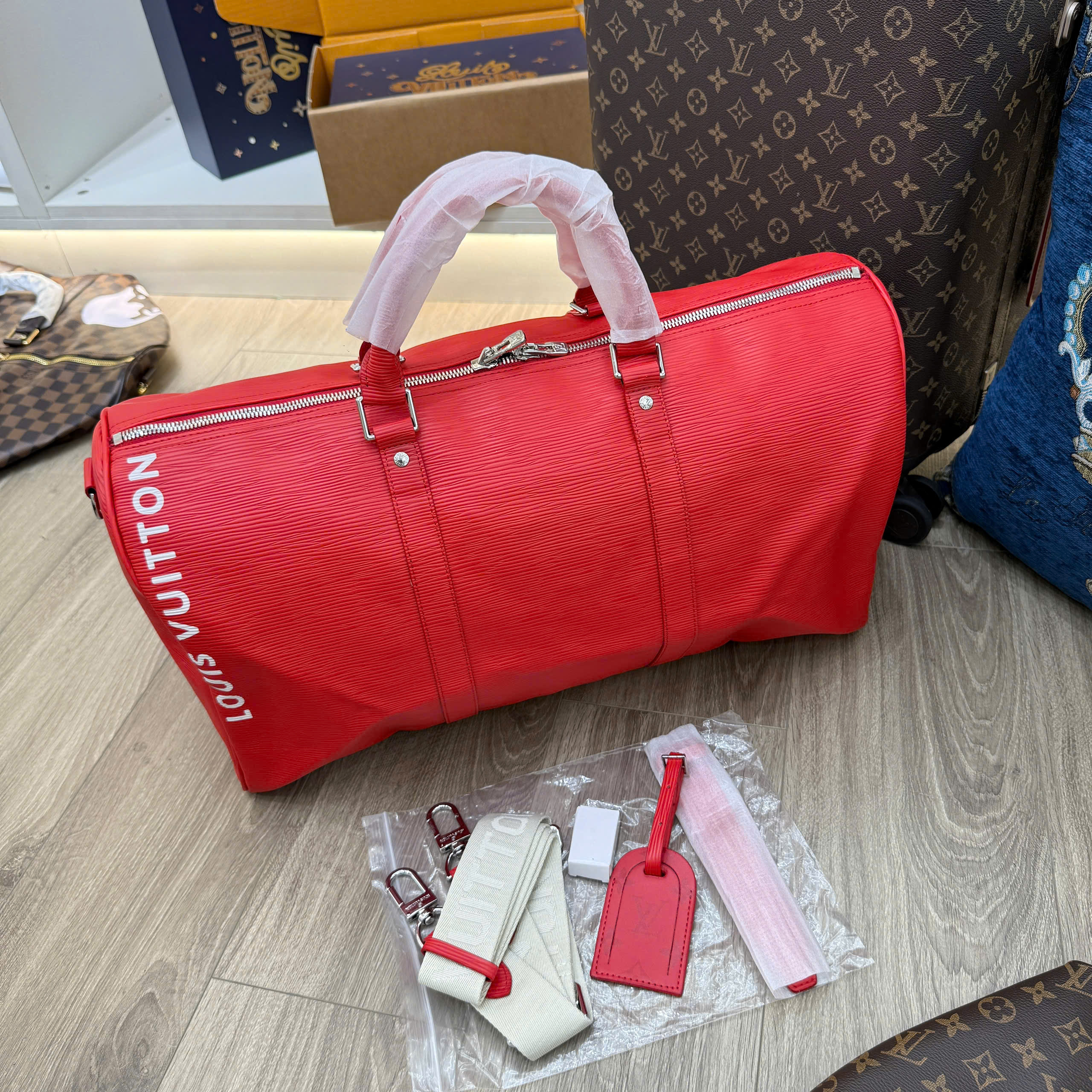 Túi trống Louis Vuitton Keepall Bandoulière Epi Red vân kẻ chiếu 50 bản 1-1 on web PLD