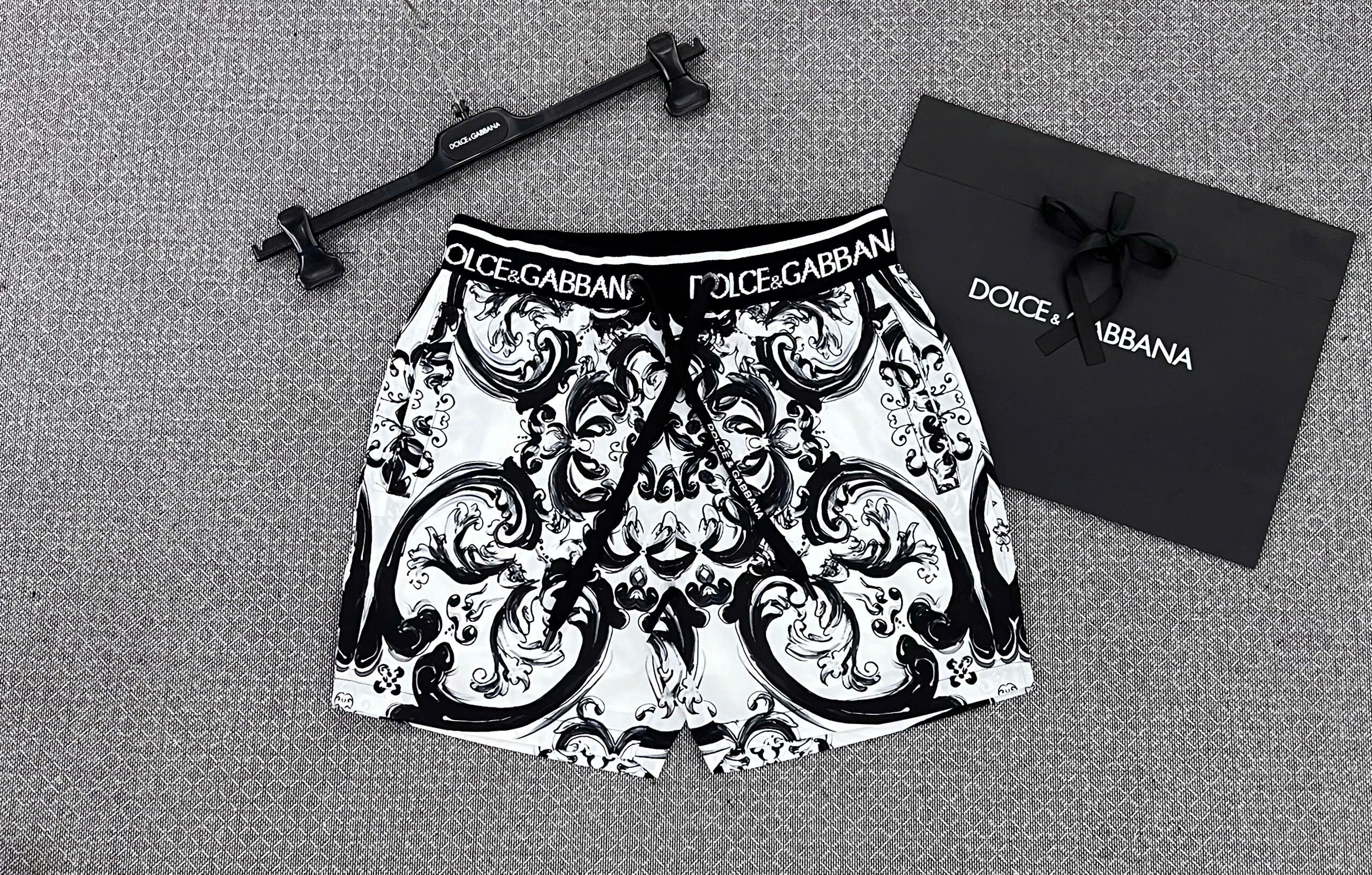 Quần short đùi gió hình Dolce Gabbana DG logo check cạp họa tiết vạn hoa Like Auth 44-50 MK