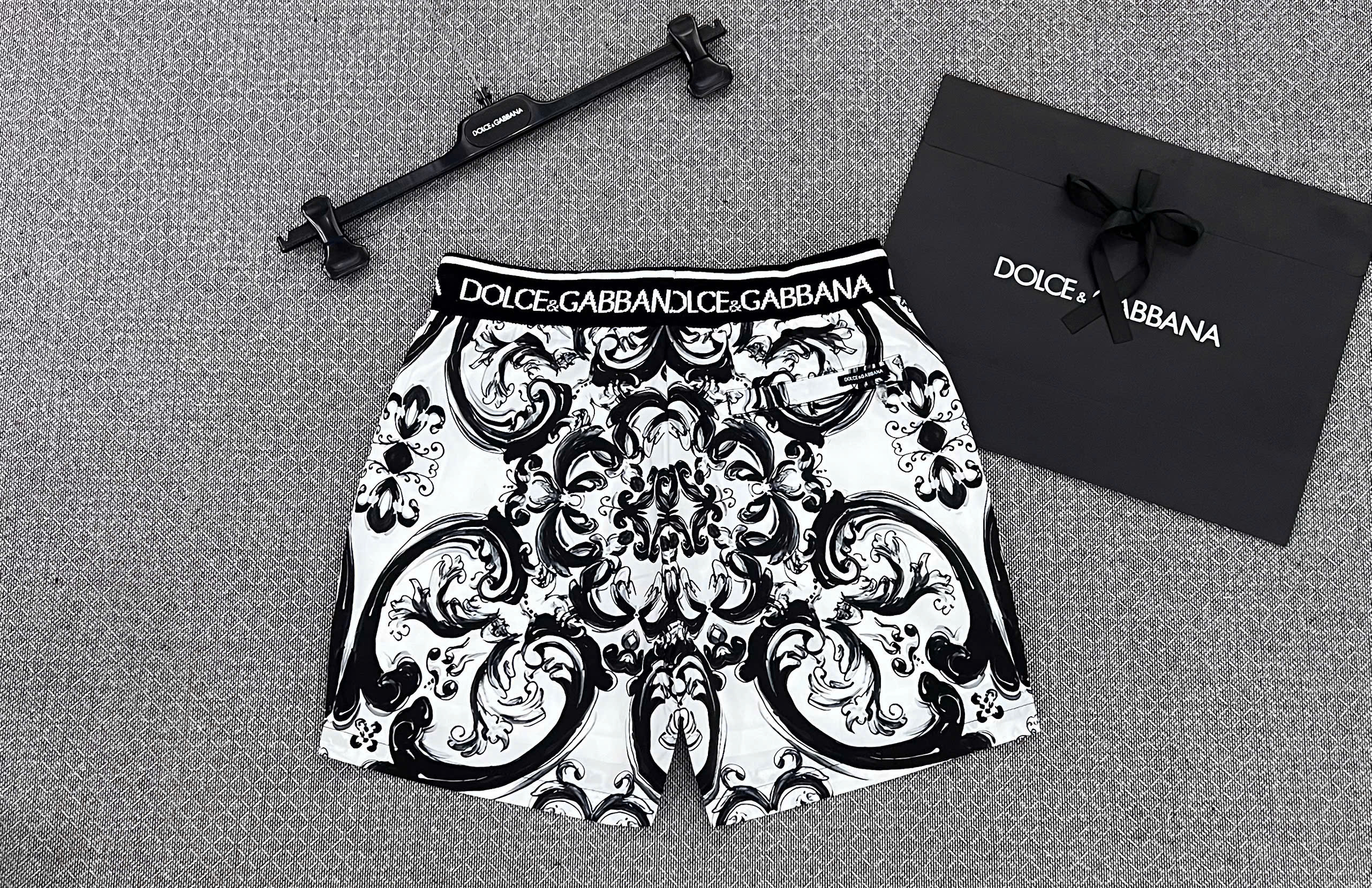 Quần short đùi gió hình Dolce Gabbana DG logo check cạp họa tiết vạn hoa Like Auth 44-50 MK