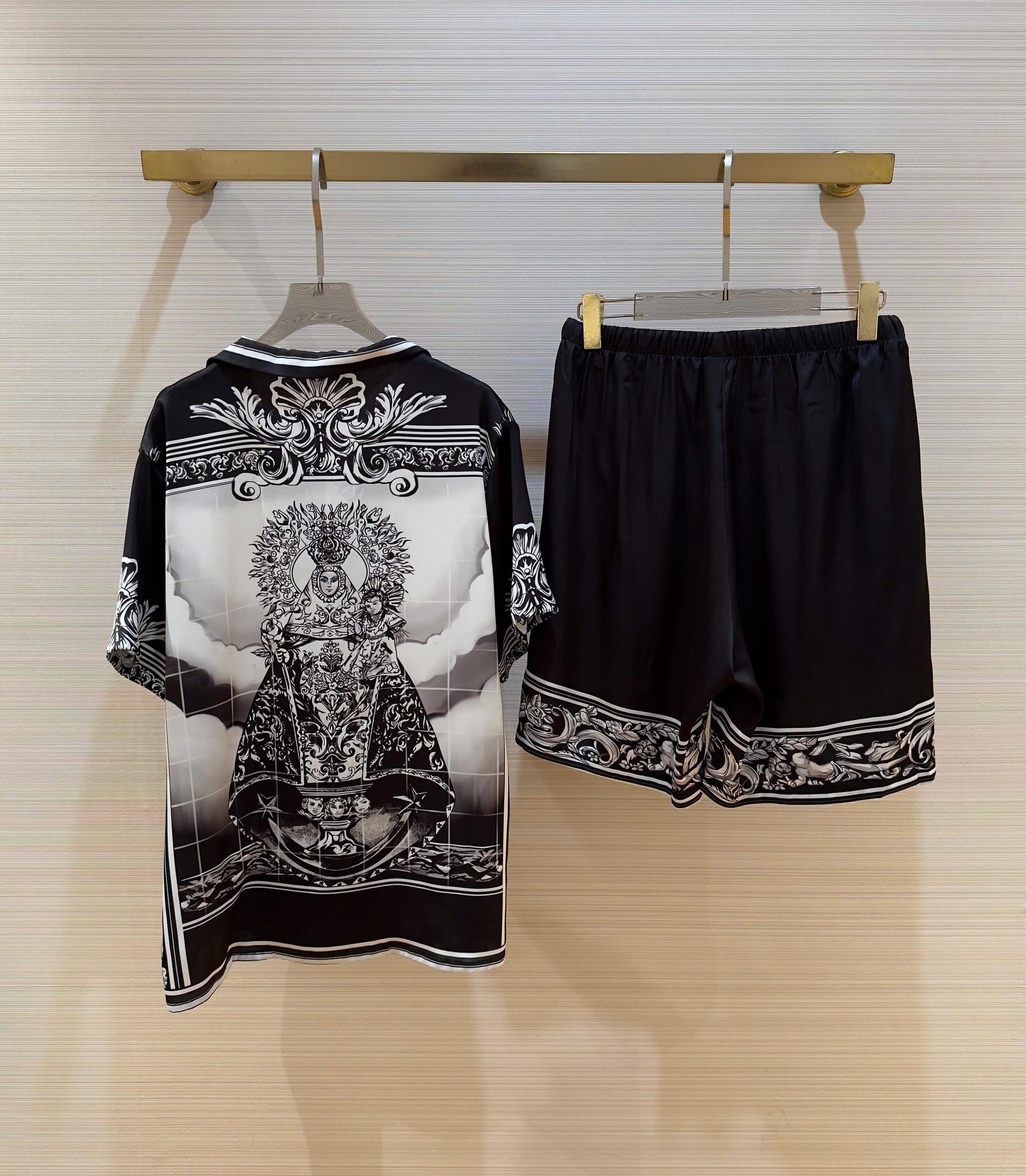 Bộ, Set lụa Dolce Gabbana DG Đen phối Trắng họa tiết quý tộc Like Auth on web DDT
