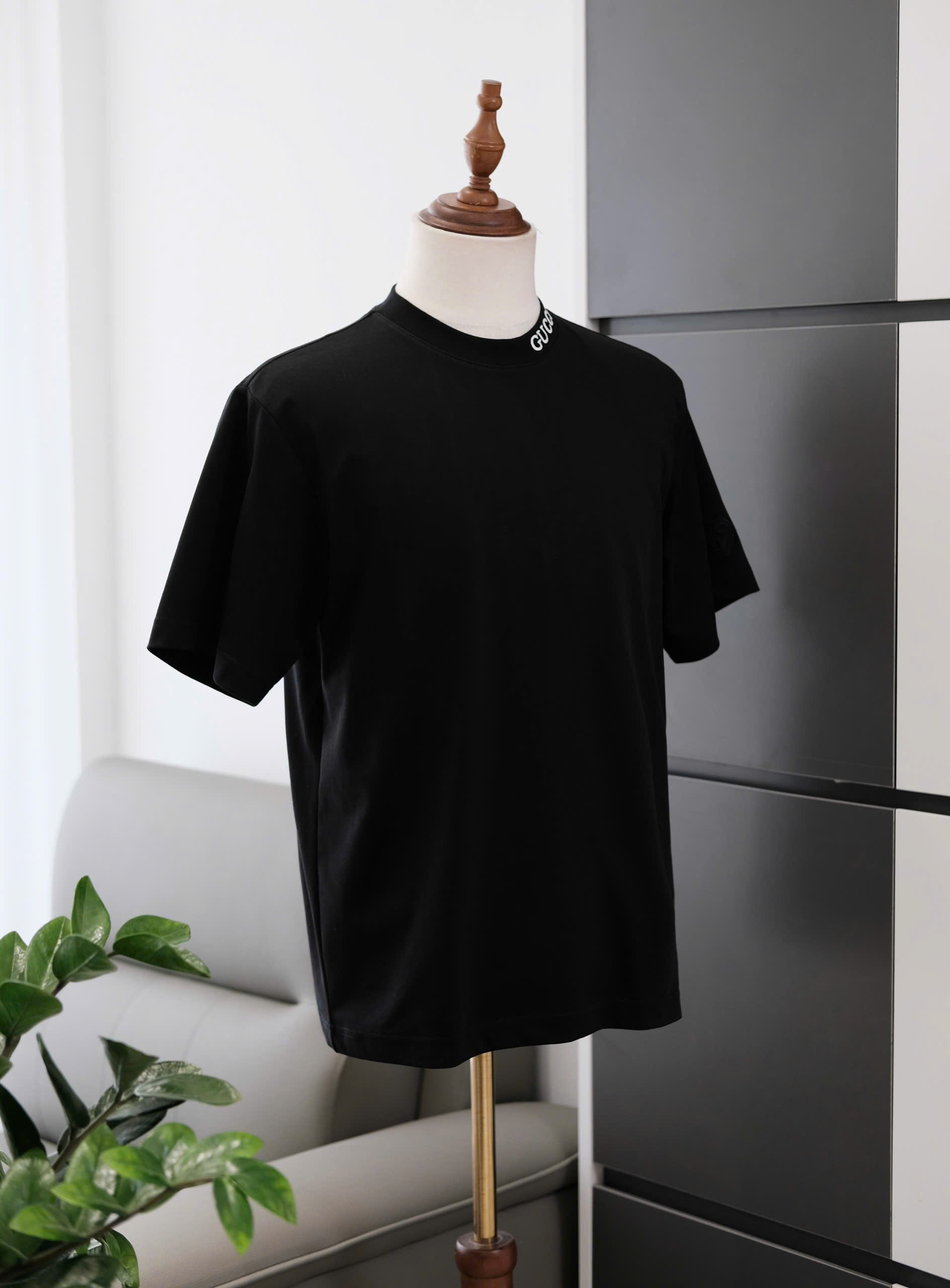 Áo phông T shirt Gucci GC logo thêu check cổ tag tay Like Auth S-L DDT\Đen