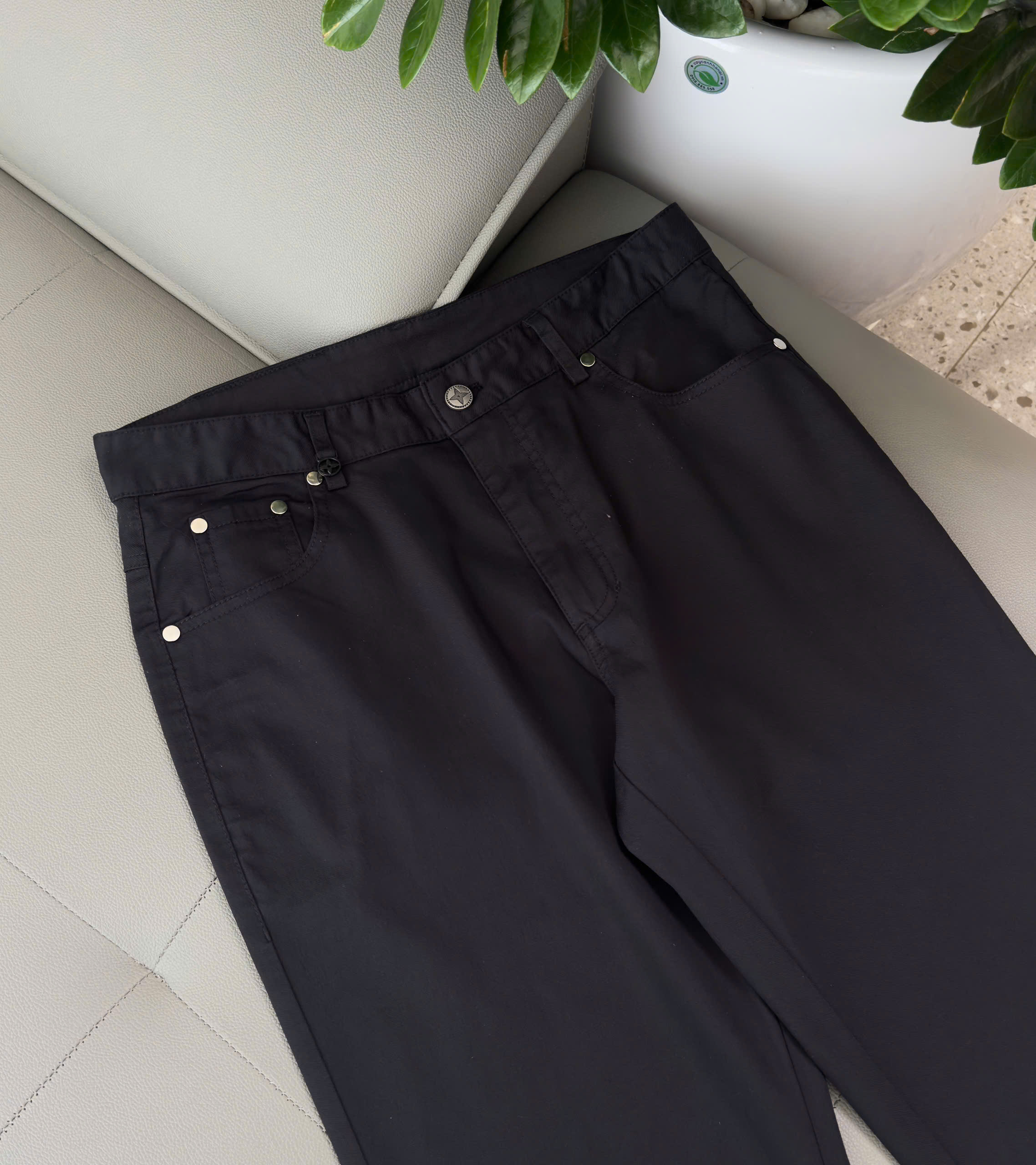 Quần kaki Louis Vuitton LV Đen logo thêu túi sau monogram tag da Like Auth 28-36 DDT