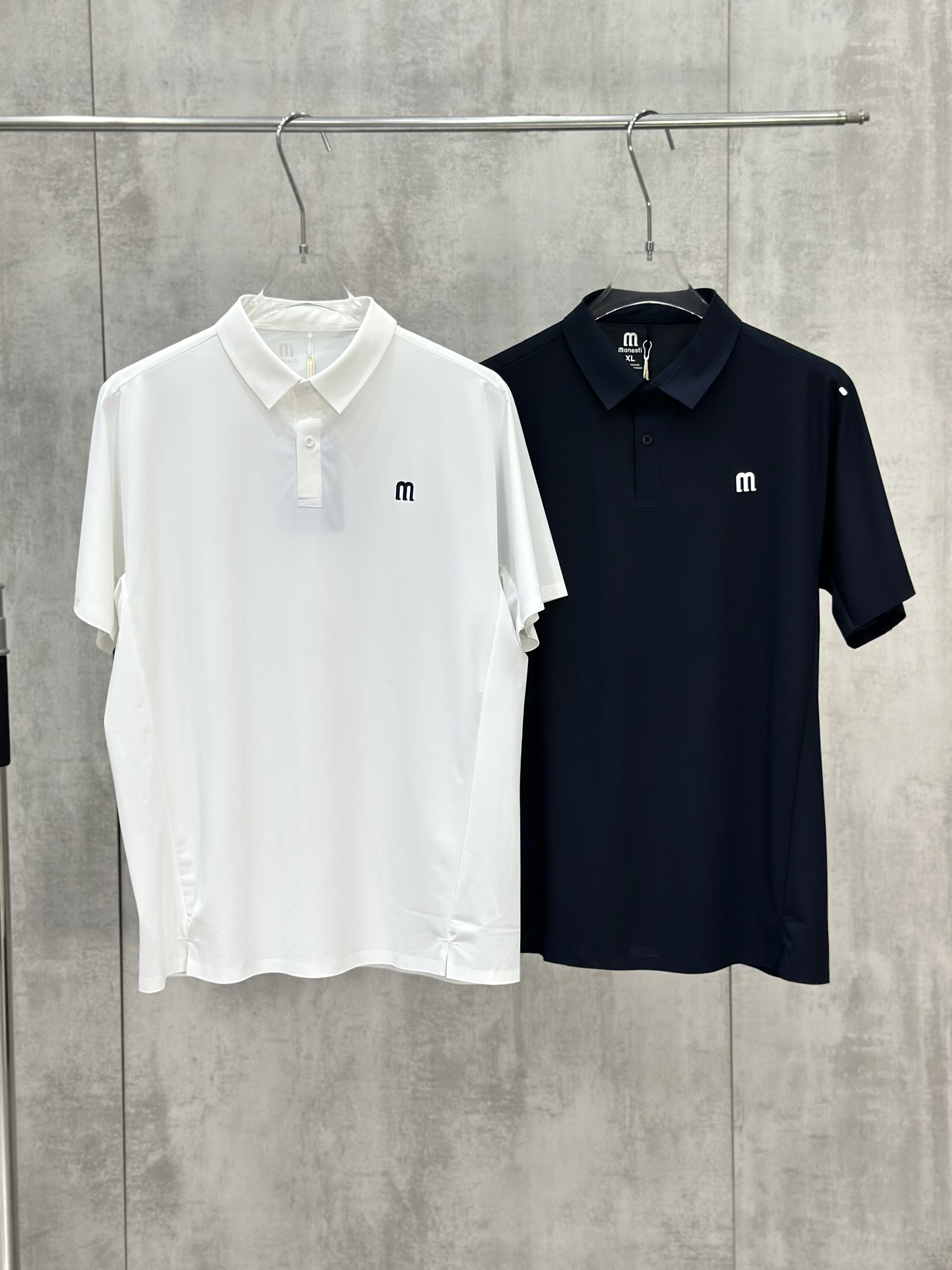 Áo polo thể thao Manseti Trắng Đen logo thêu ngực Like Auth S-XL VTN