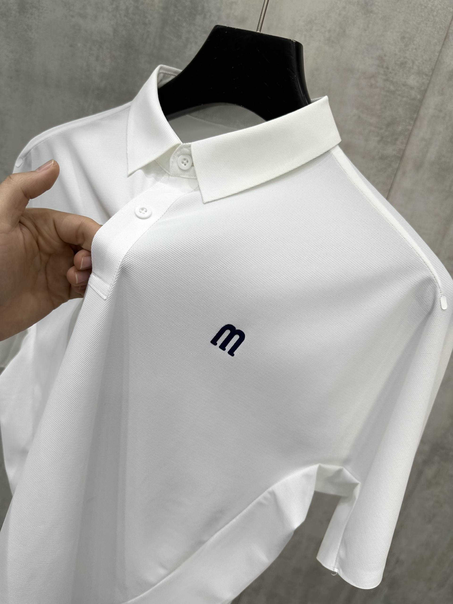 Áo polo thể thao Manseti Trắng Đen logo thêu ngực Like Auth S-XL VTN