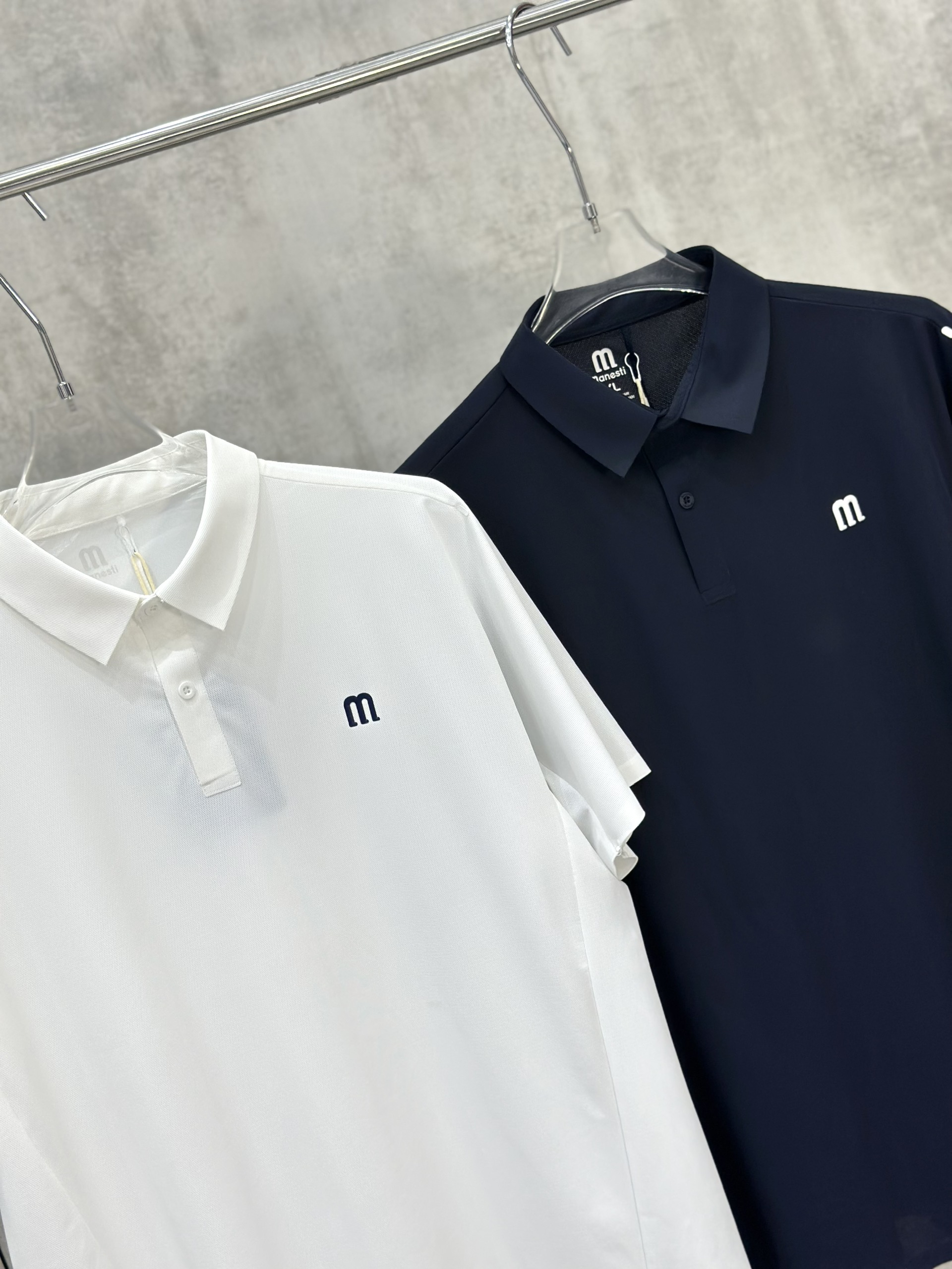 Áo polo thể thao Manseti Trắng Đen logo thêu ngực Like Auth S-XL VTN