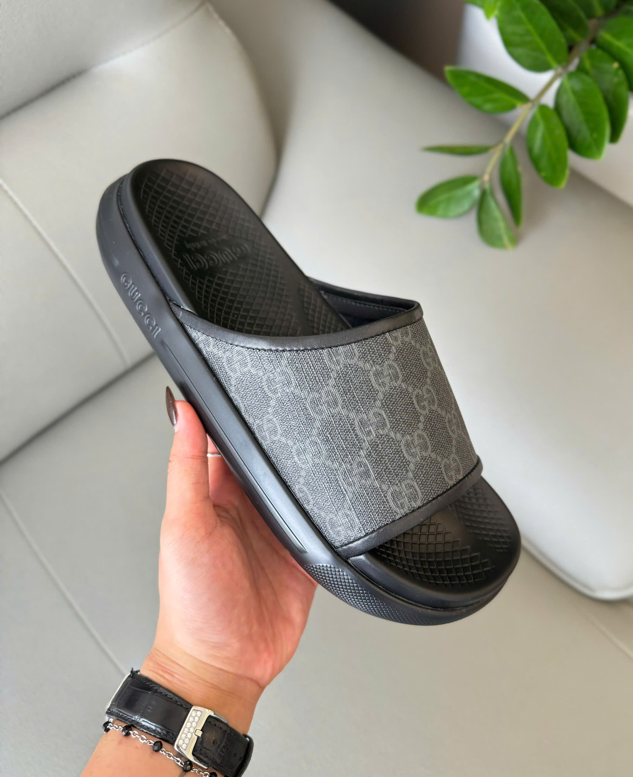 Dép lê Gucci GC Slide GG Supreme Đen logo Xám Like Auth 38-43 DDT