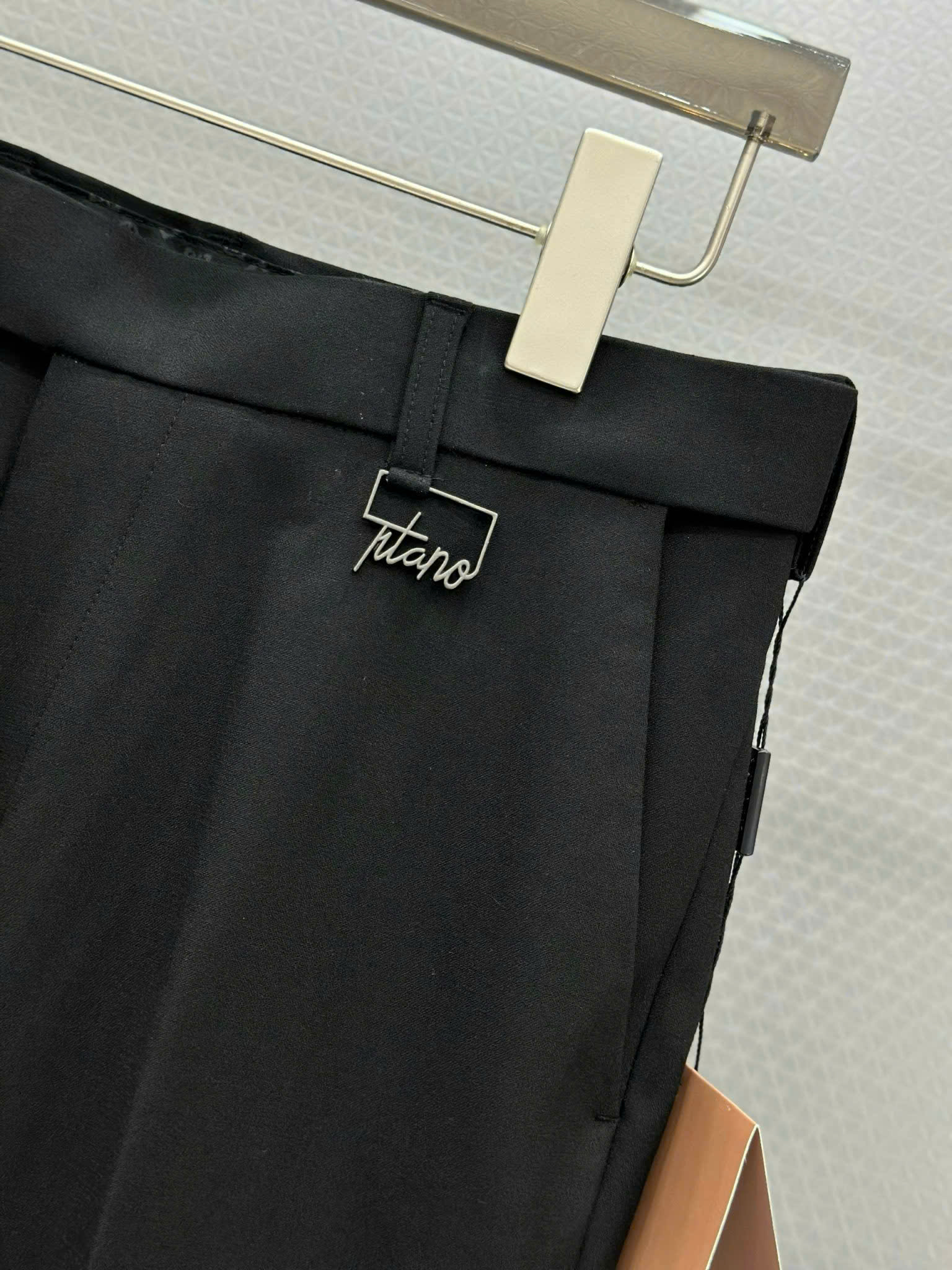 Quần tây âu Tilano logo bạc tag cạp Like Auth 29-35 VTN