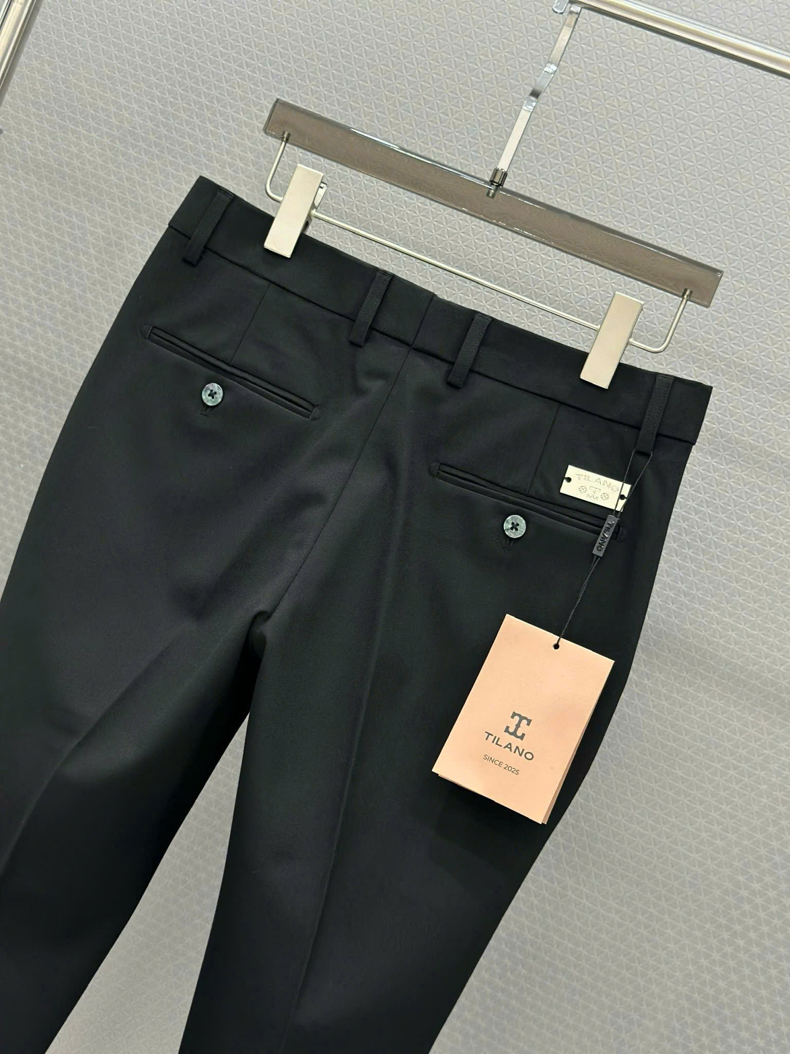 Quần tây âu Tilano logo bạc tag vuông túi sau Like Auth 29-35 VTN