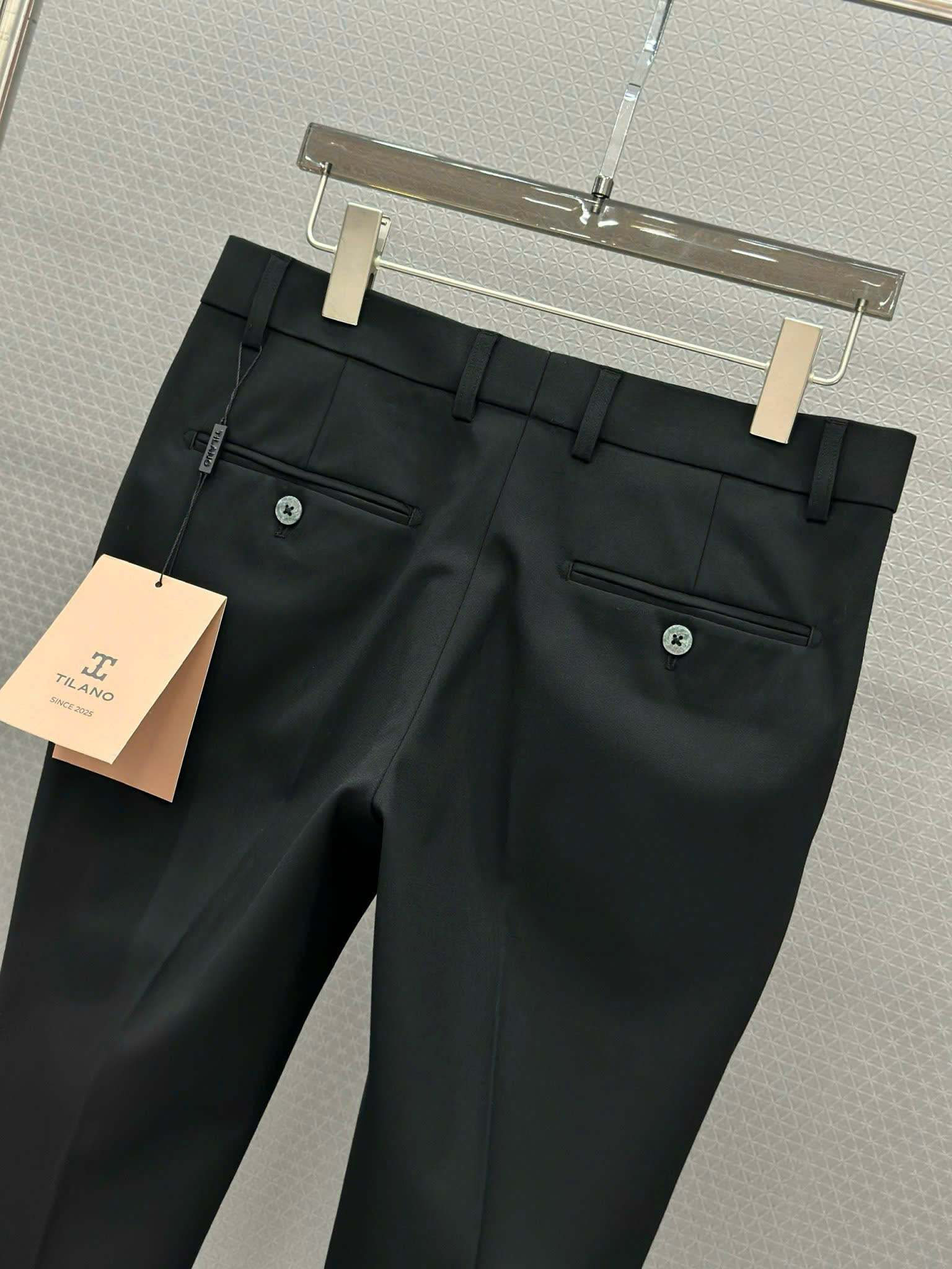 Quần tây âu Tilano logo chữ T bạc tag cạp phối viền vải Like Auth 29-35 VTN