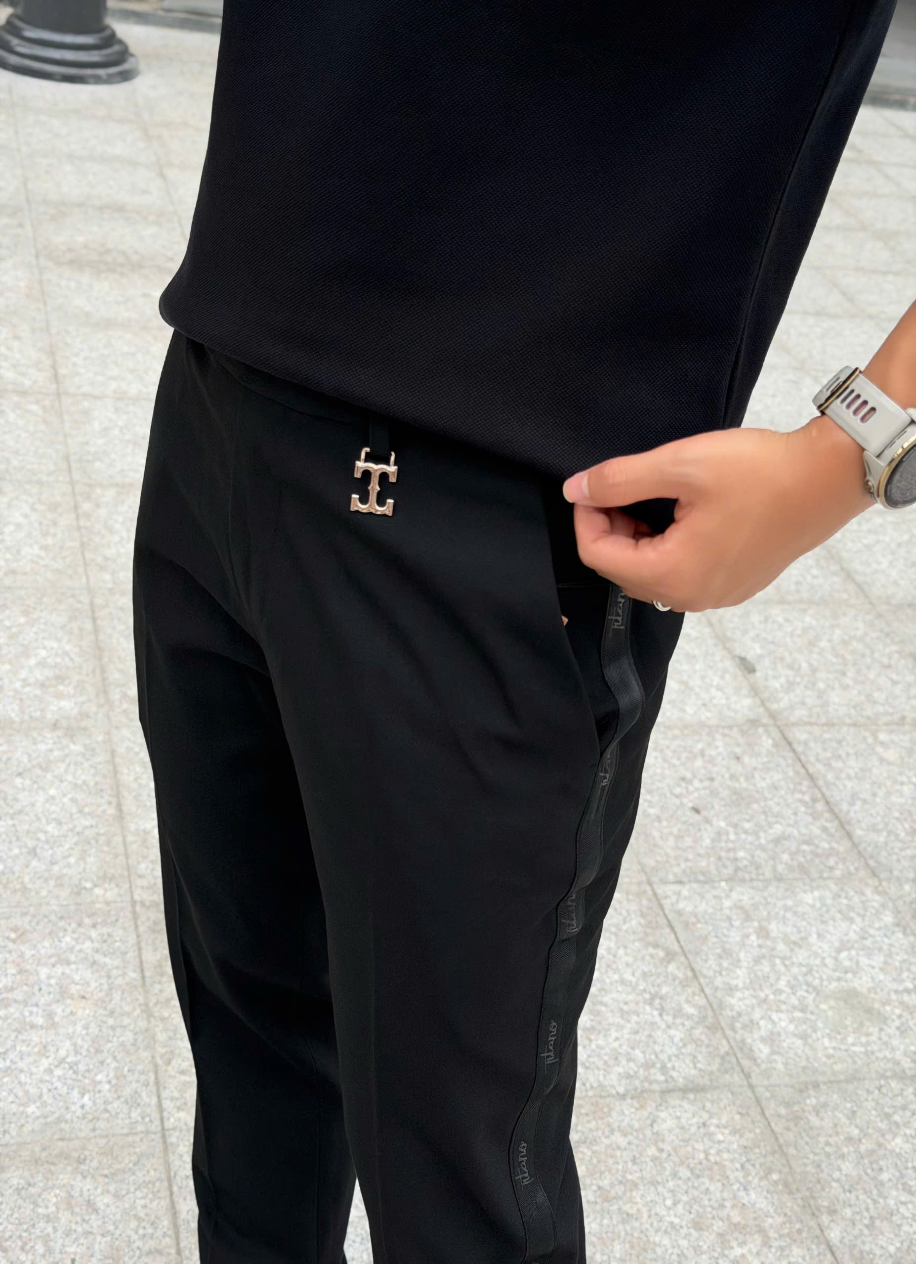 Quần tây âu Tilano logo chữ T bạc tag cạp phối viền vải Like Auth 29-35 VTN