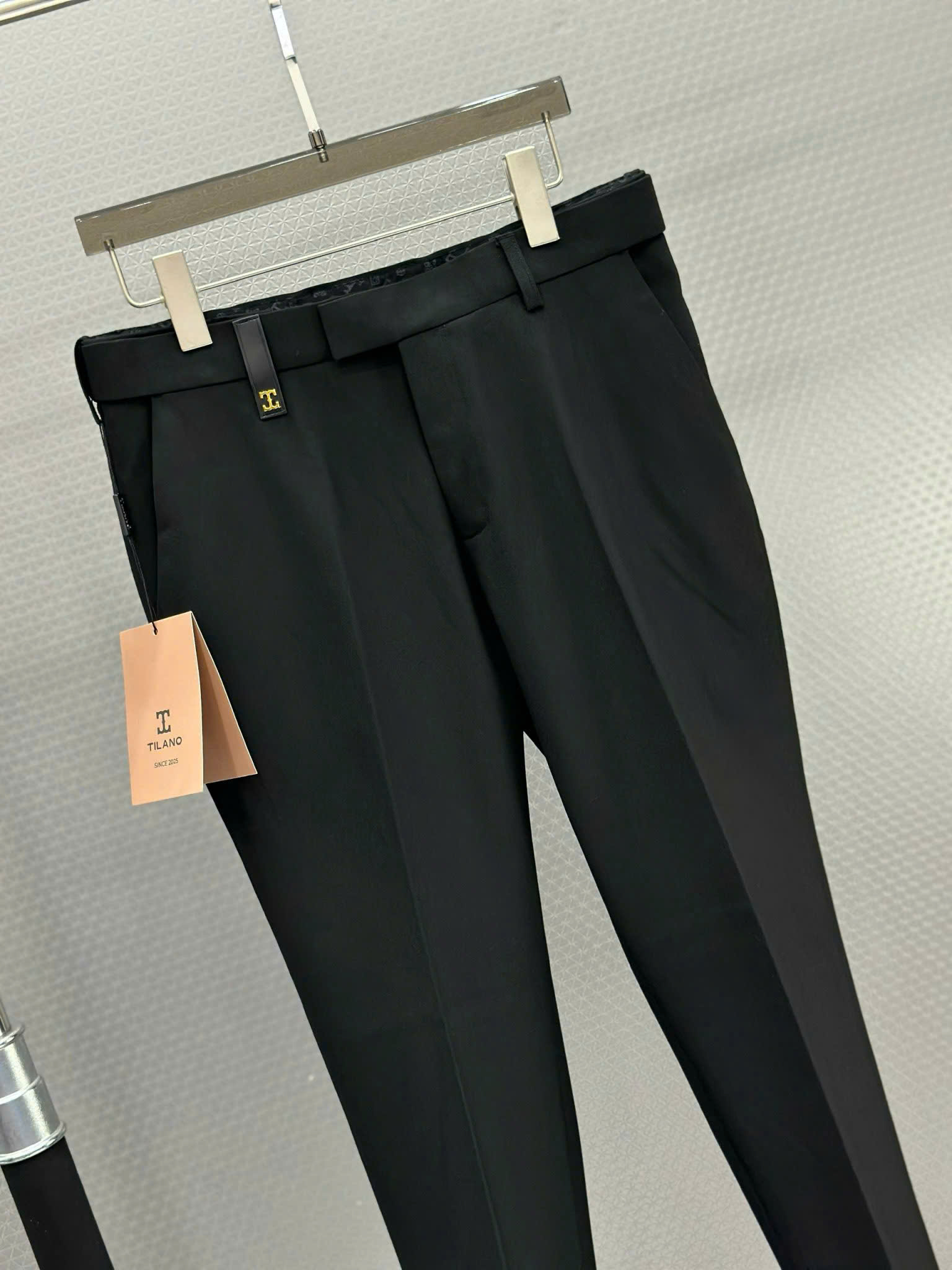 Quần tây âu Tilano logo chữ T da tag cạp Like Auth 29-35 VTN