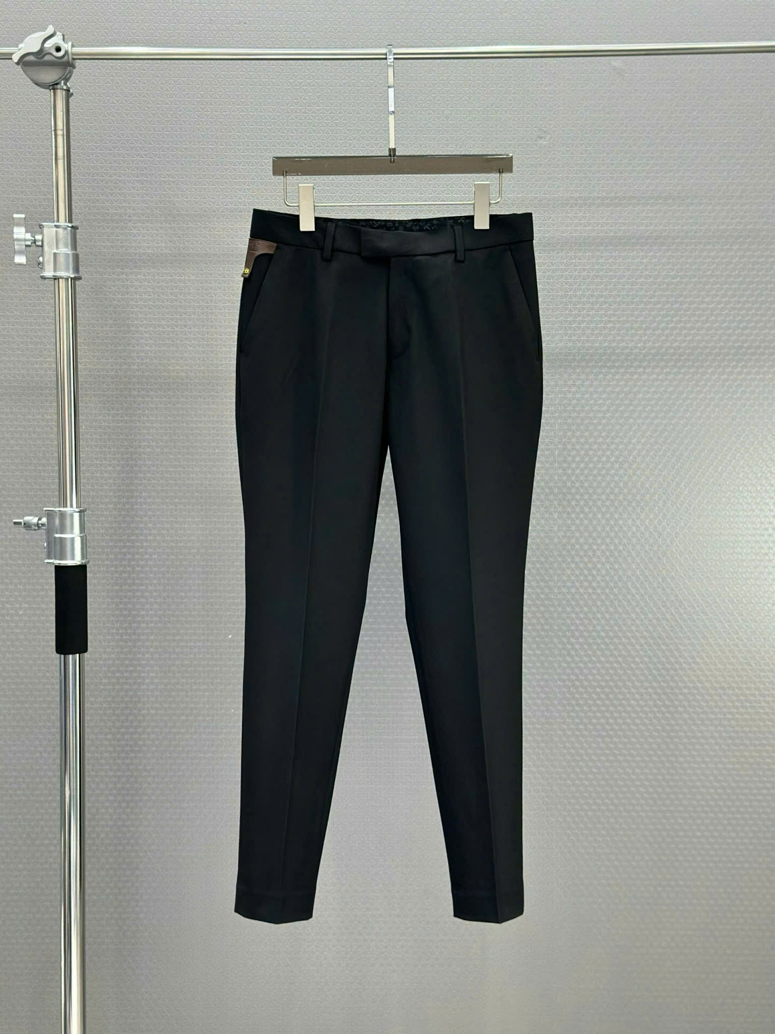 Quần tây âu Tilano logo da tag túi phải Like Auth 29-35 VTN