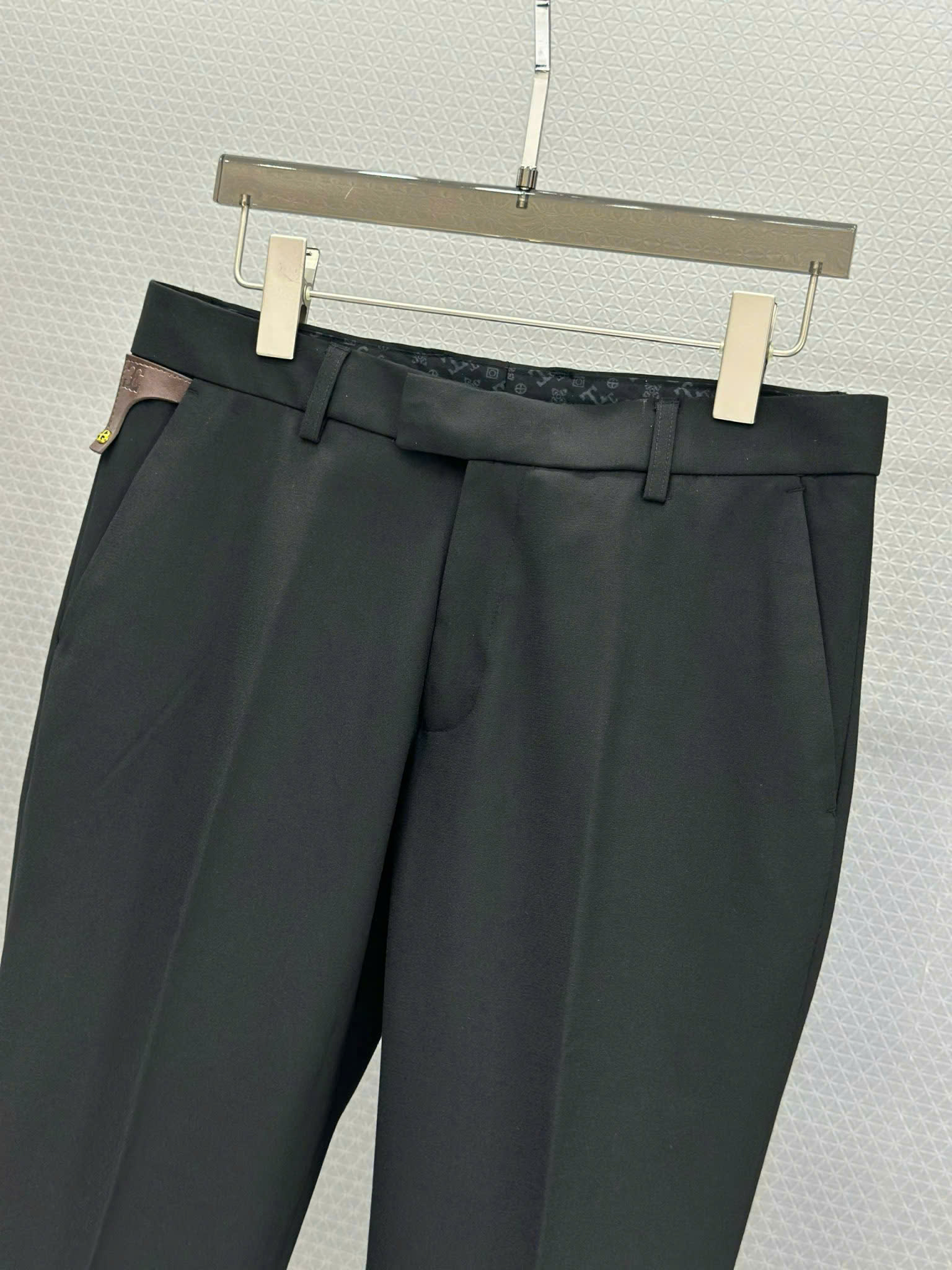 Quần tây âu Tilano logo da tag túi phải Like Auth 29-35 VTN