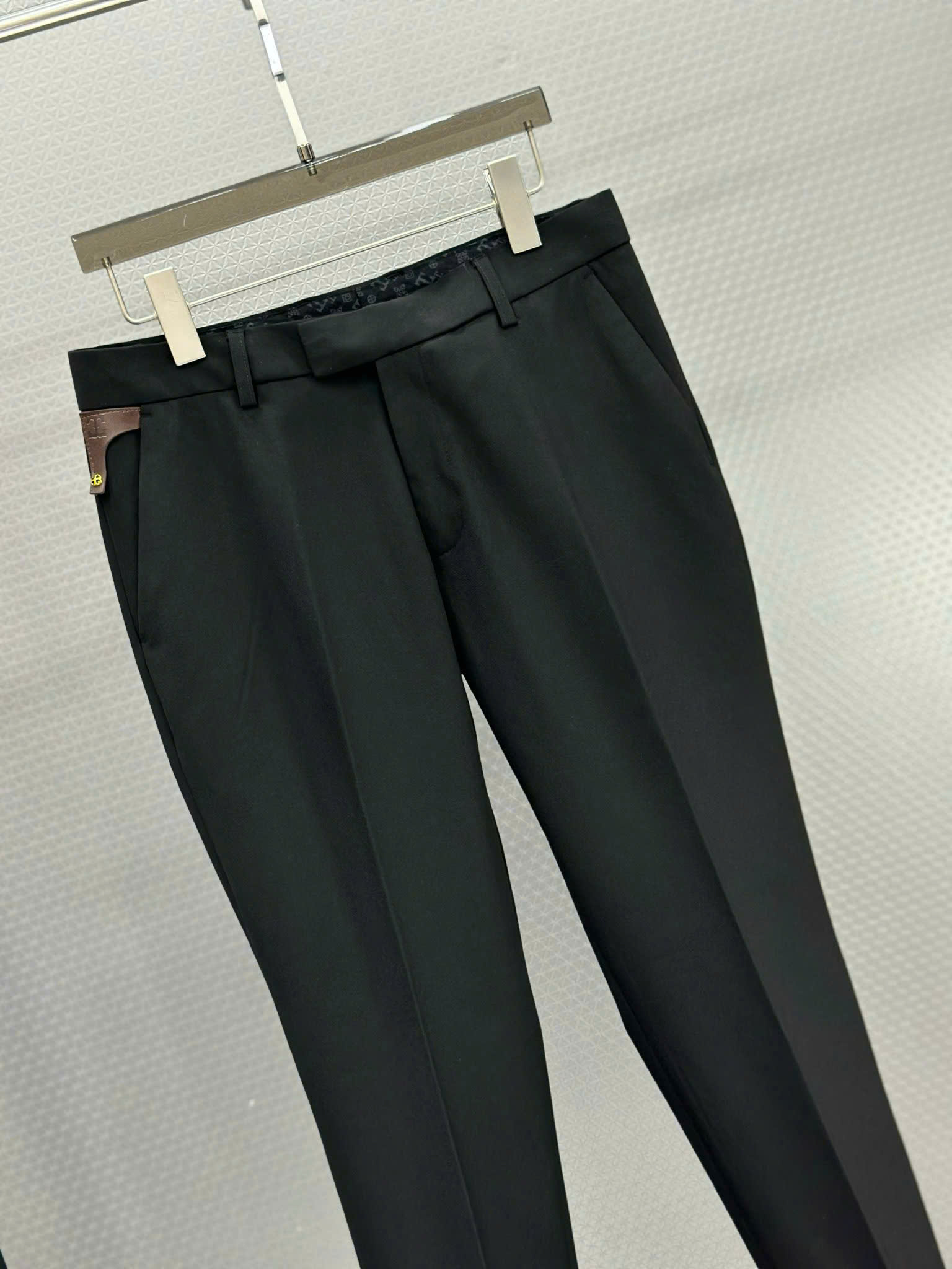 Quần tây âu Tilano logo da tag túi phải Like Auth 29-35 VTN