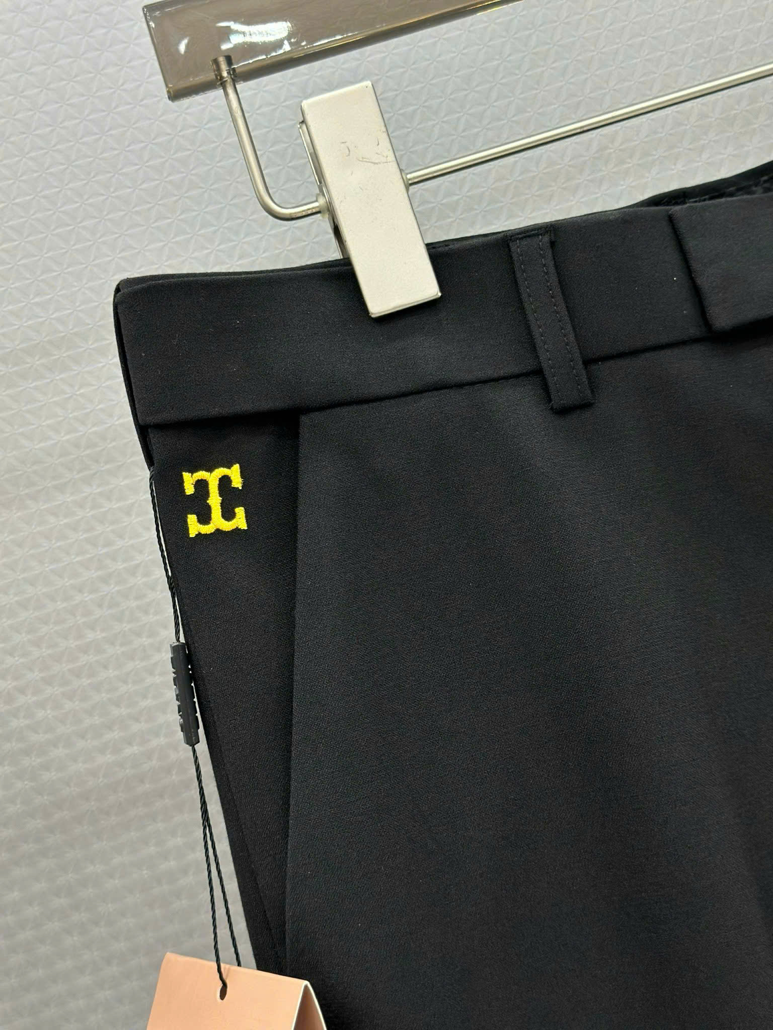 Quần tây âu Tilano logo thêu chữ T chỉ Vàng và tag tam giác túi sau Like Auth 29-35 VTN