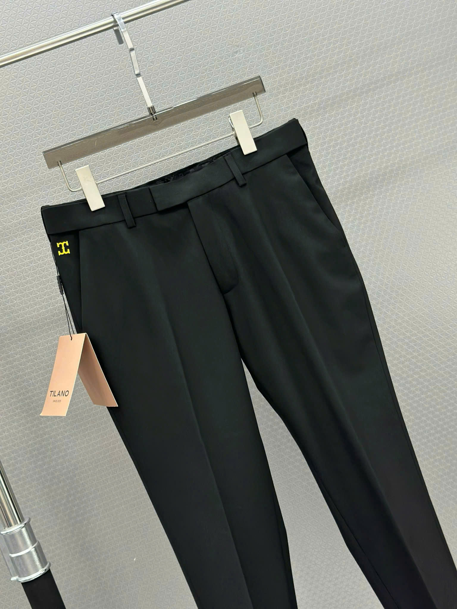 Quần tây âu Tilano logo thêu chữ T chỉ Vàng và tag tam giác túi sau Like Auth 29-35 VTN