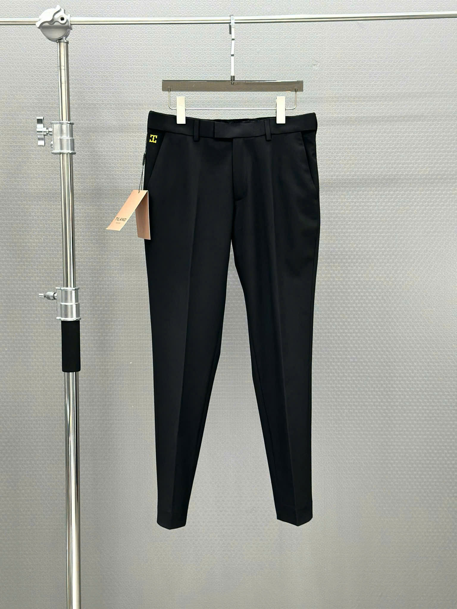 Quần tây âu Tilano logo thêu chữ T chỉ Vàng và tag tam giác túi sau Like Auth 29-35 VTN